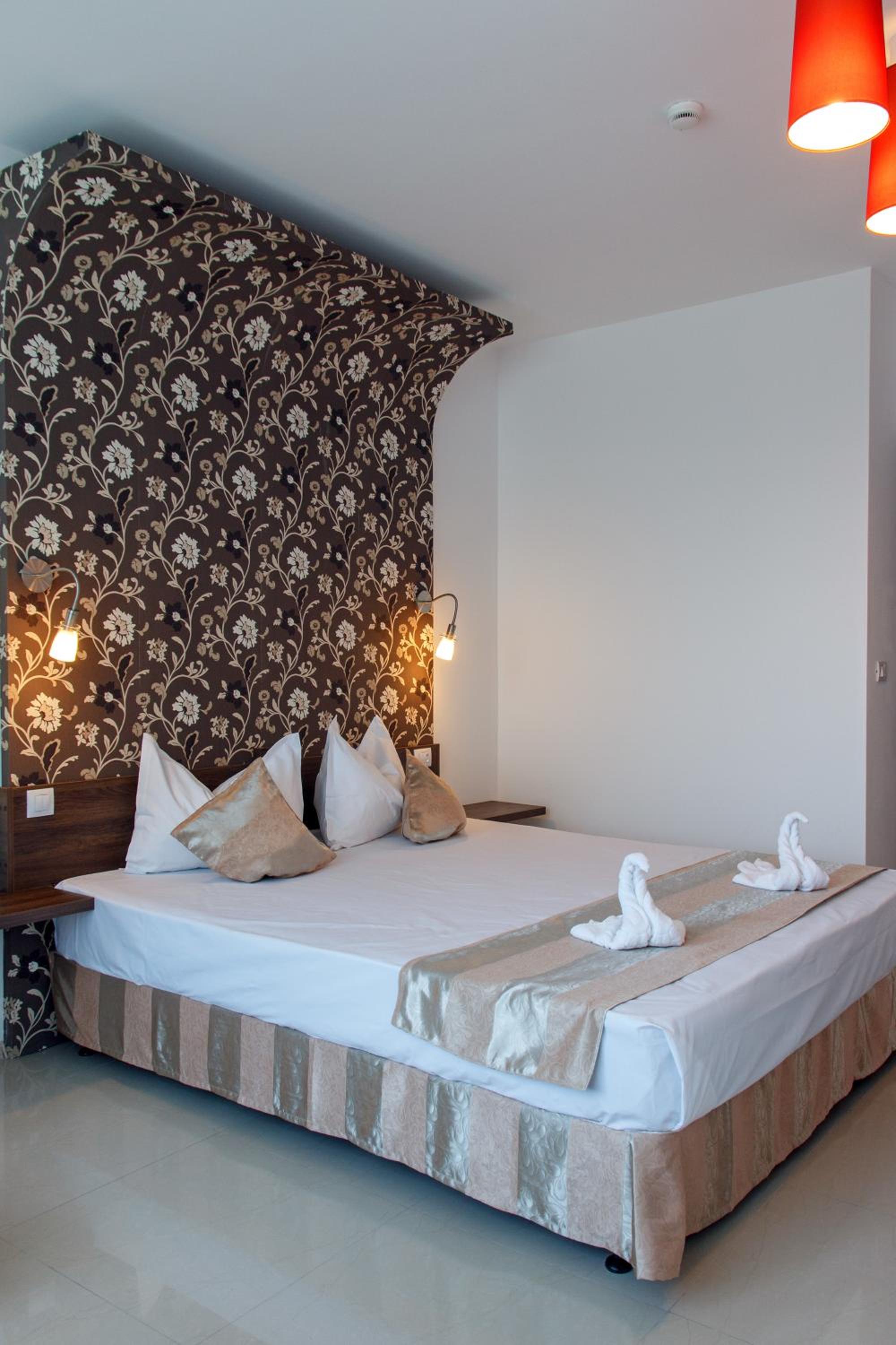 Superior Double or Twin Room - Photo 23