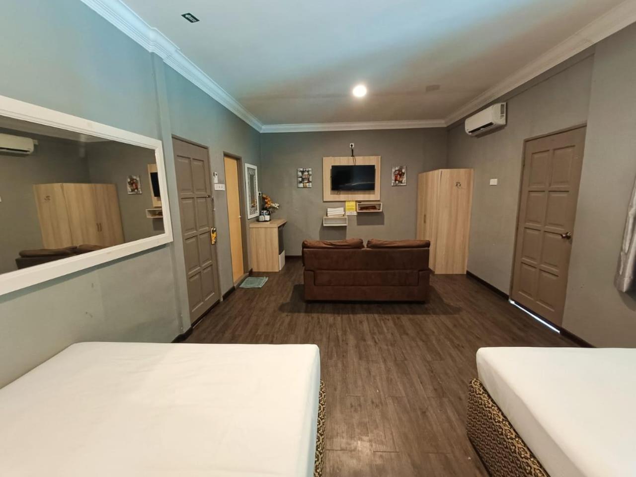 Family Room with Balcony - Photo 3