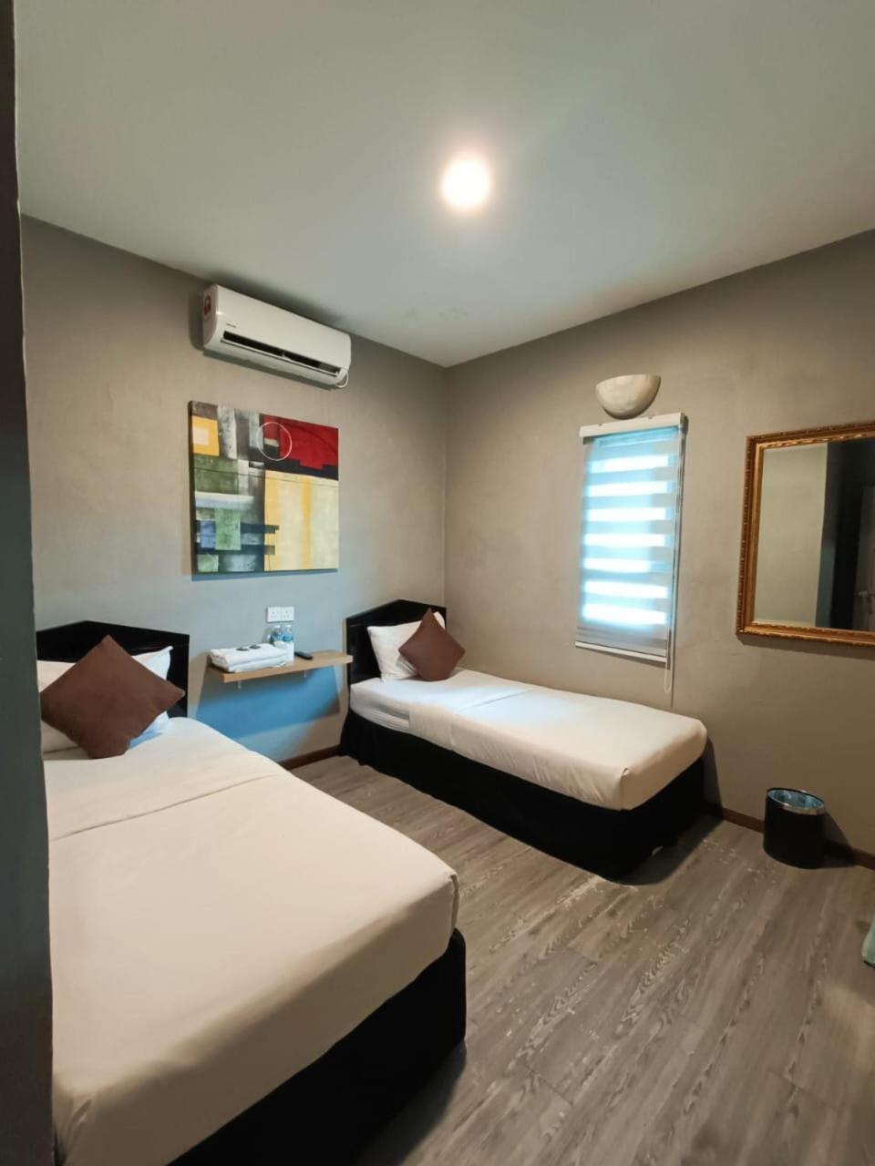 Economy Twin Room - Photo 1