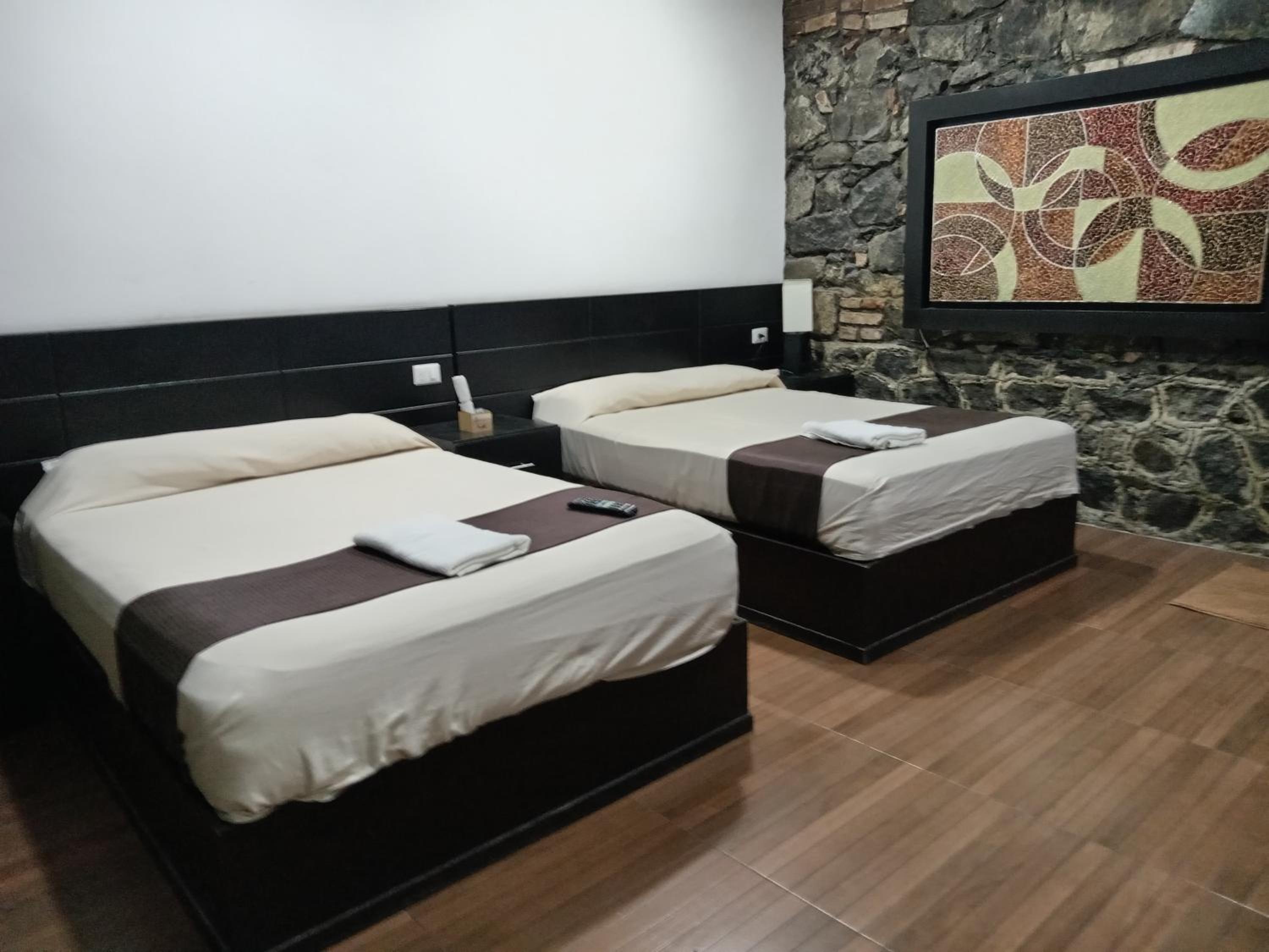 Twin Room - Photo 1