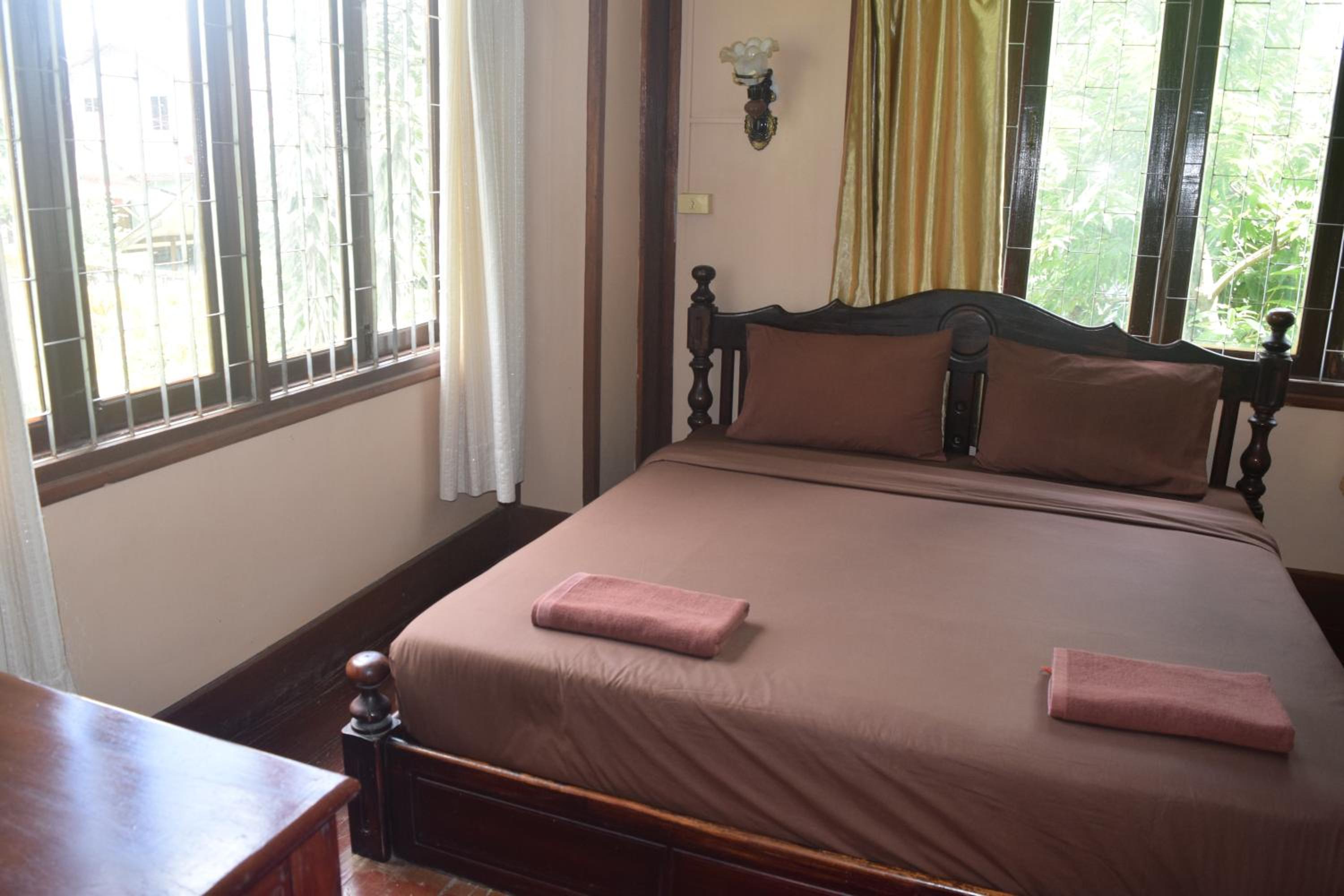 Deluxe Double Room (2 Adults + 1 Child)