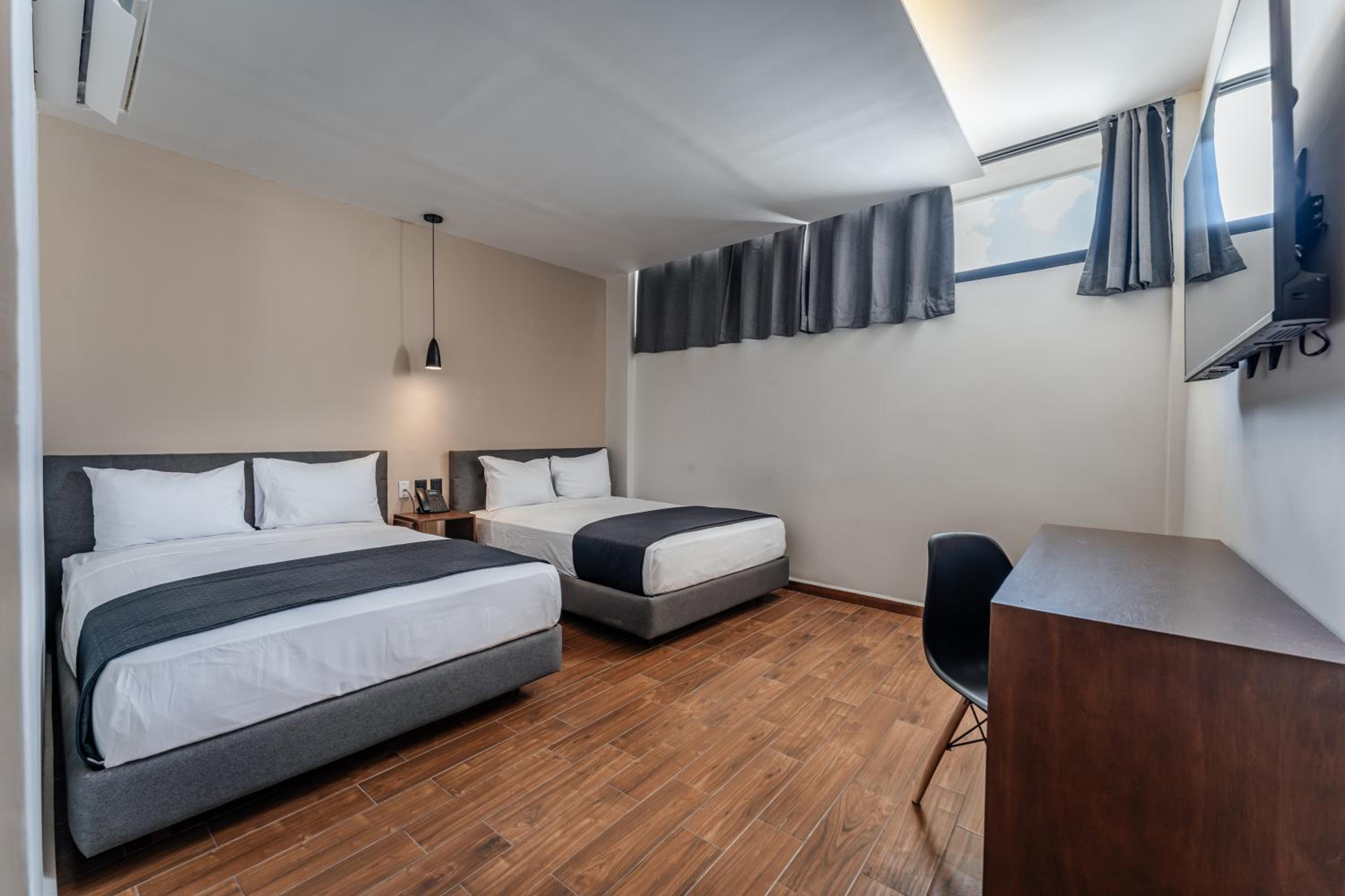 Twin Room - Photo 8