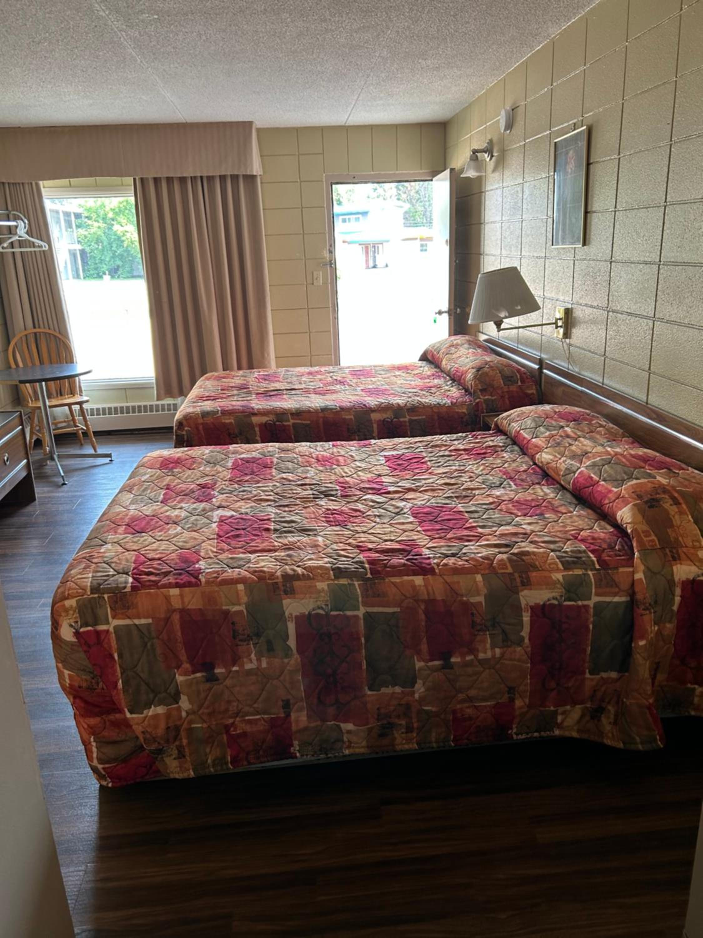 Double Room with Two Double Beds - Photo 2