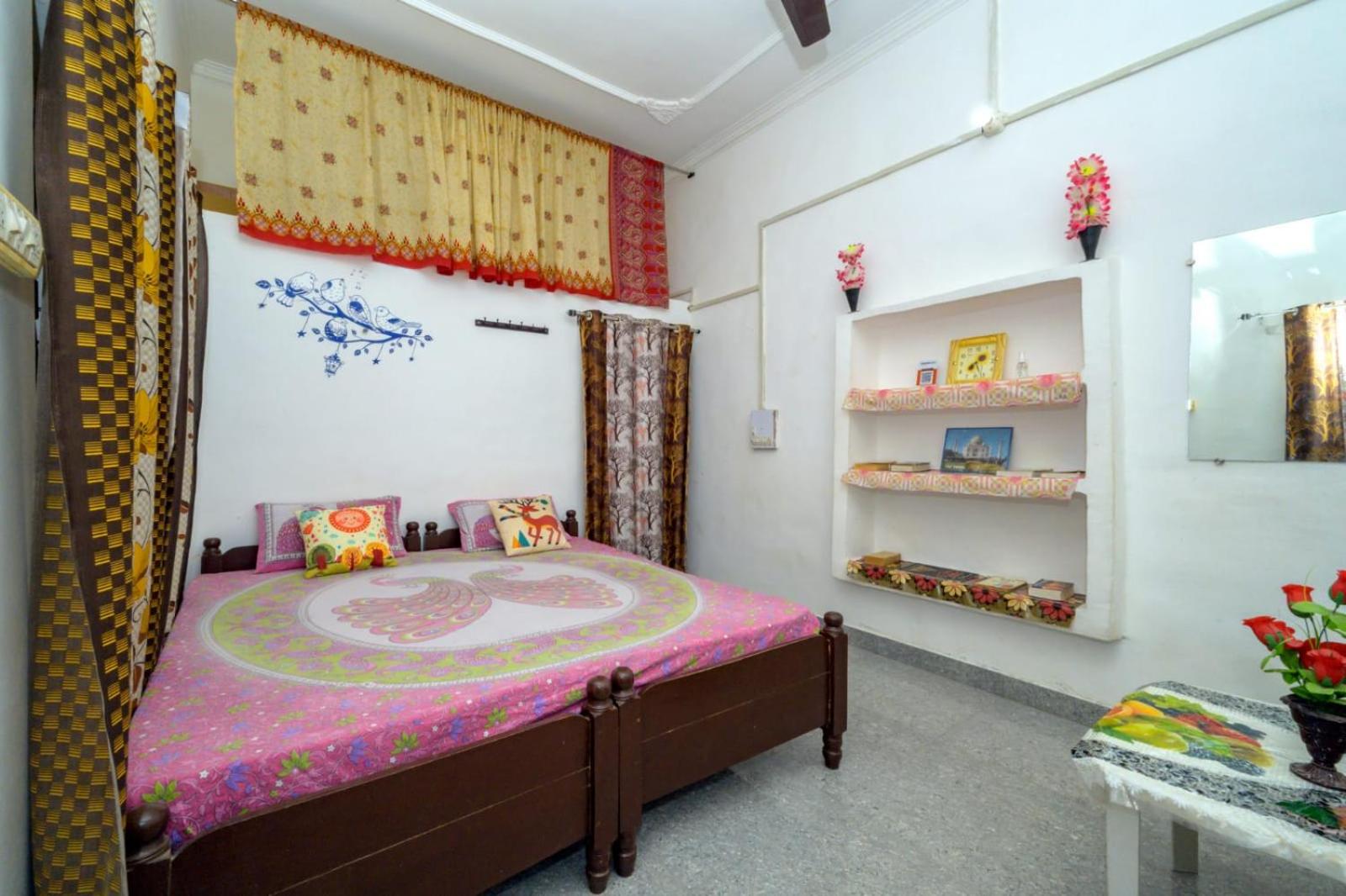 Single Bed In Dormitory Room photo 1
