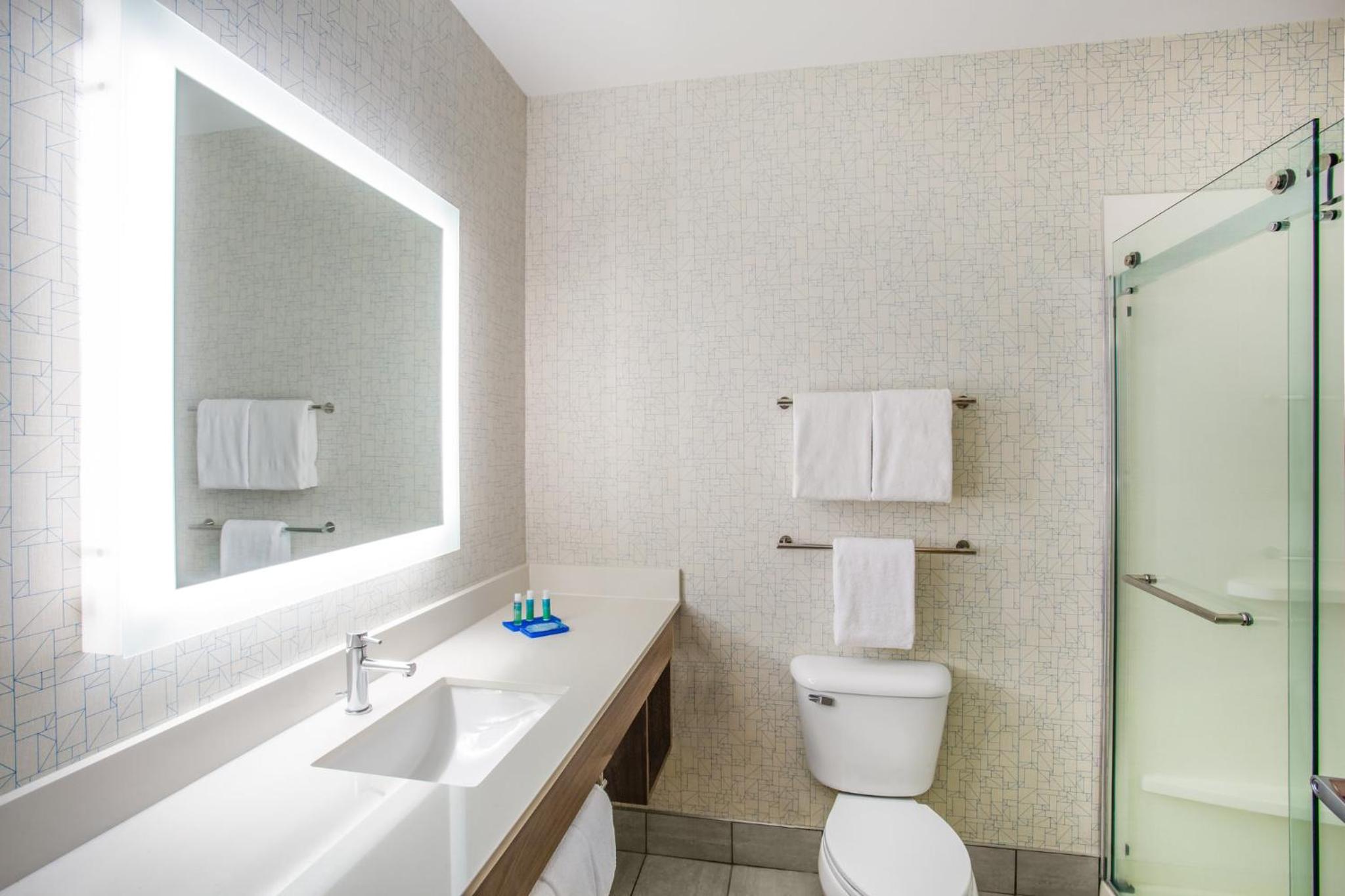 Suite - Hearing Accessible - Non-Smoking - Photo 2