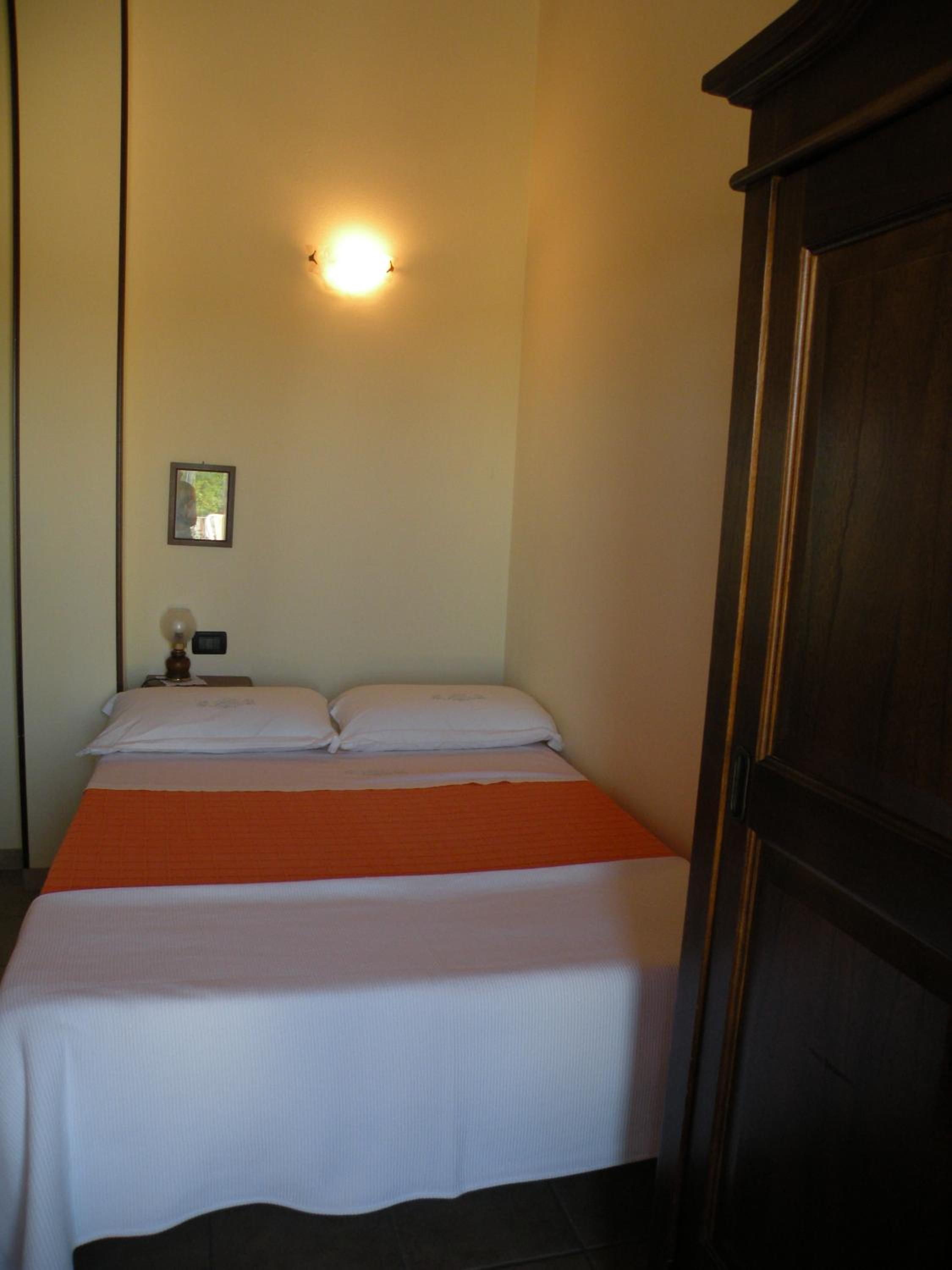 Double or Twin Room - Photo 3