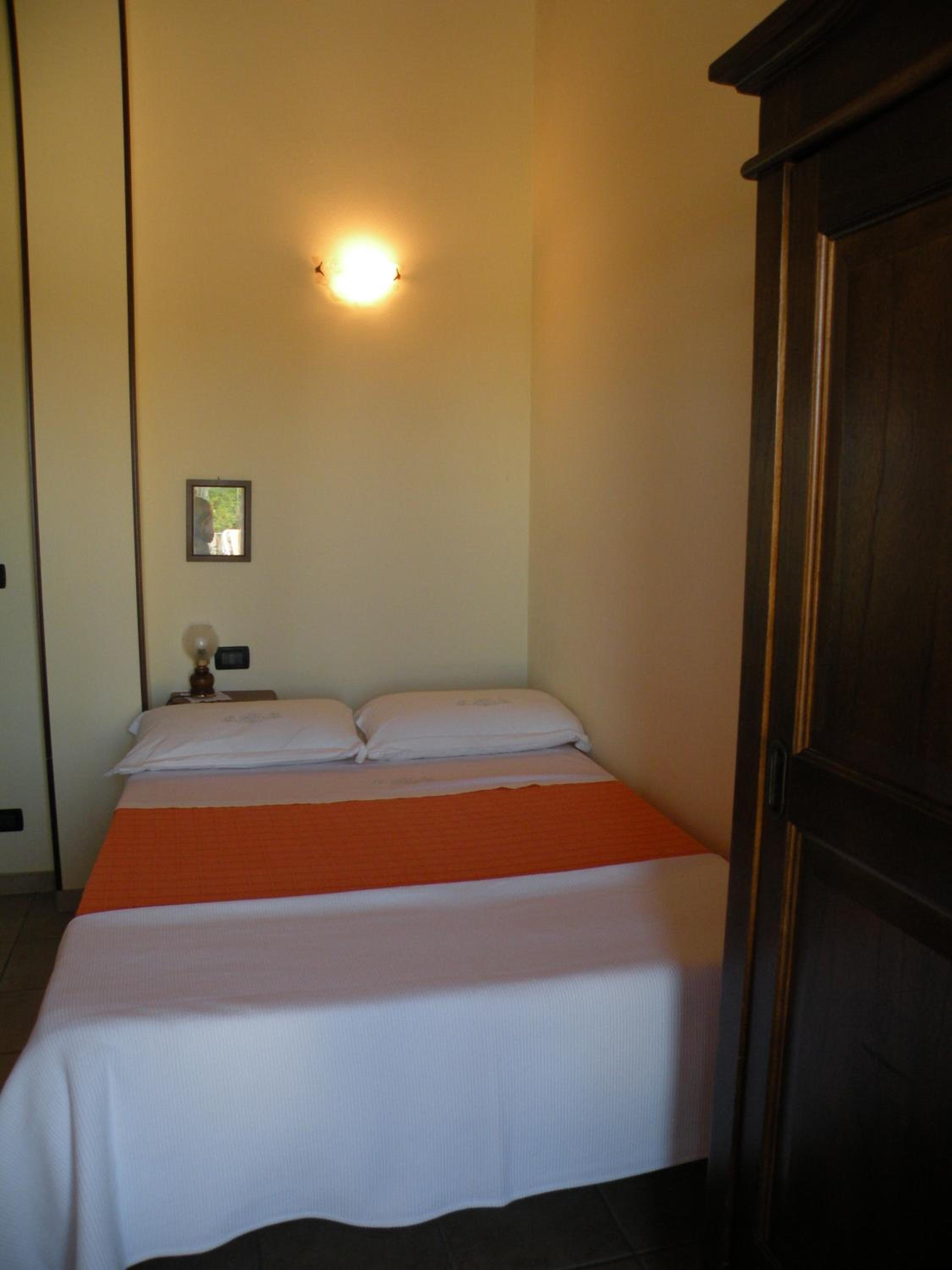 Double or Twin Room - Photo 4