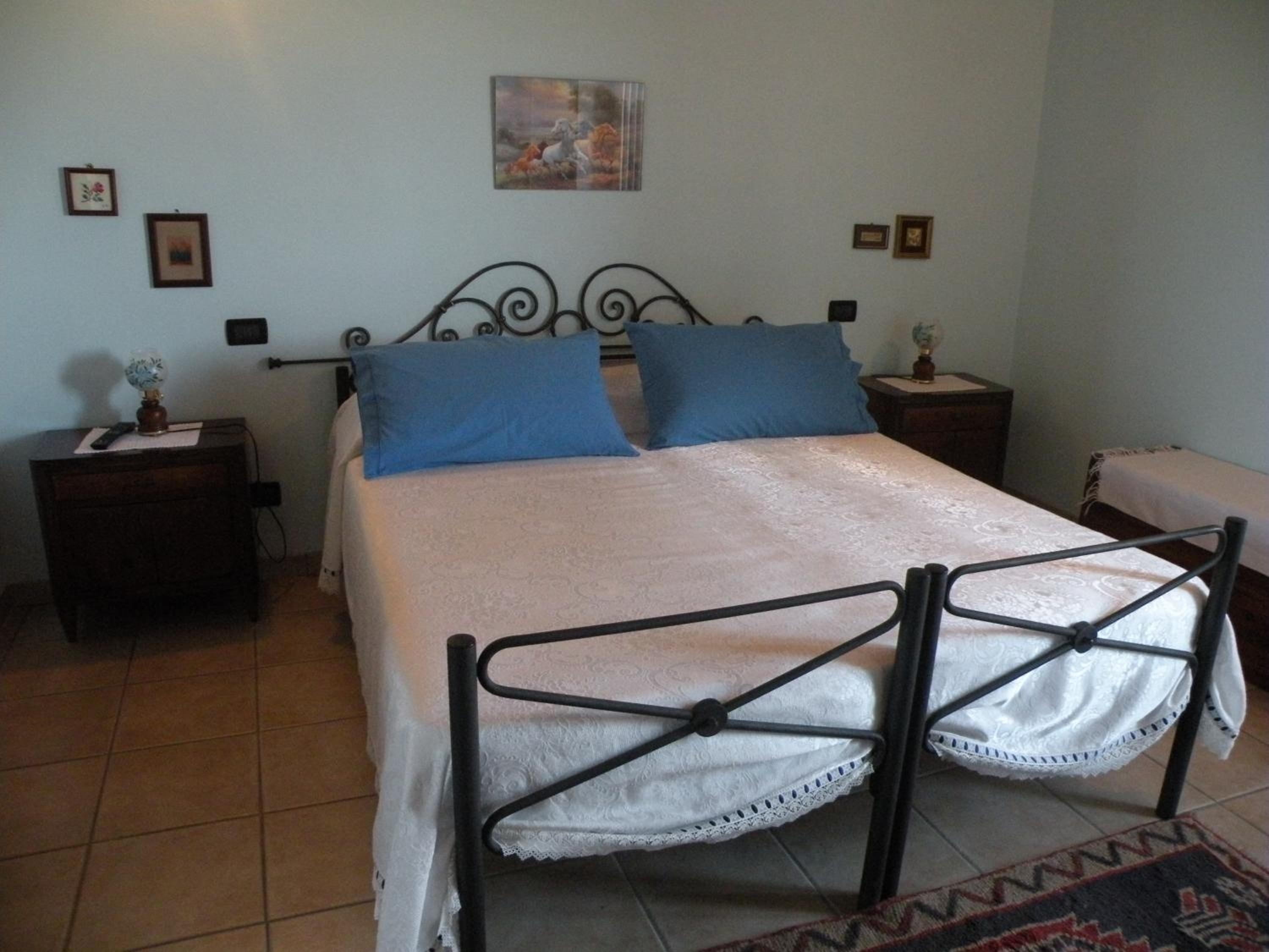 Double or Twin Room - Photo 8