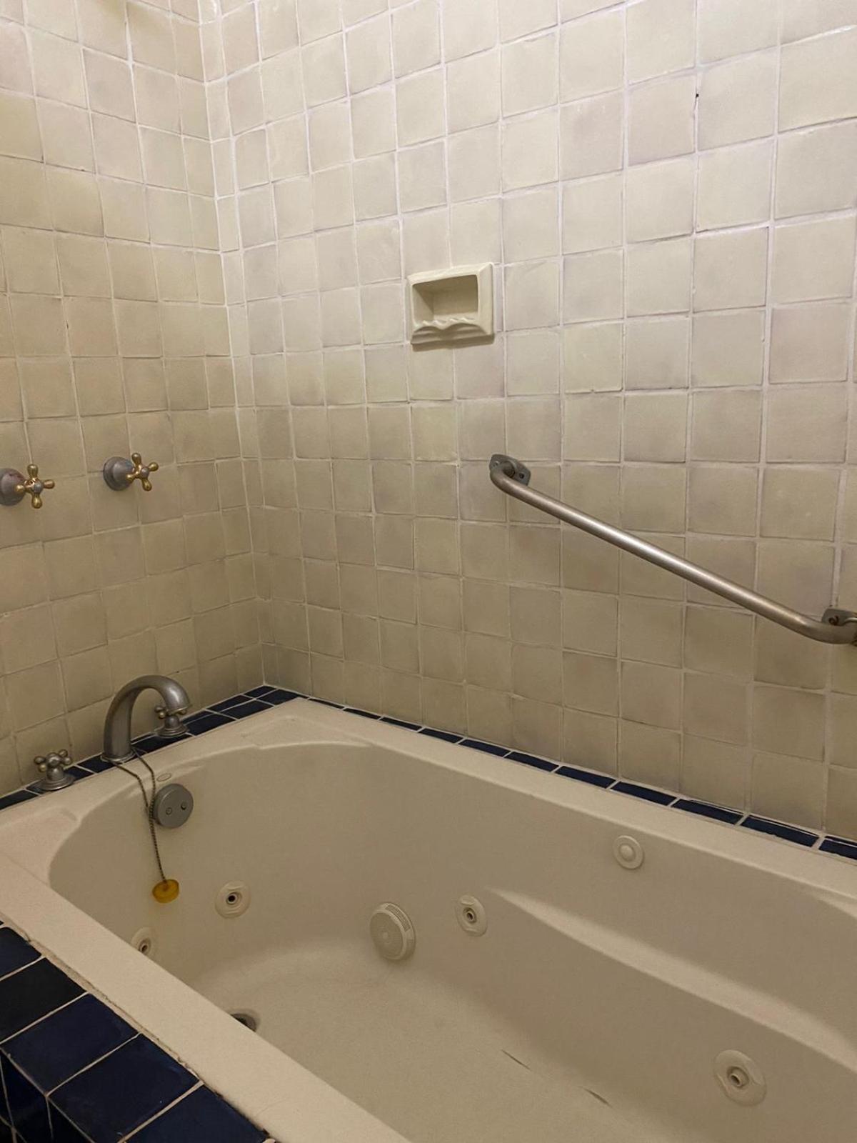 King Suite with Spa Bath photo 3
