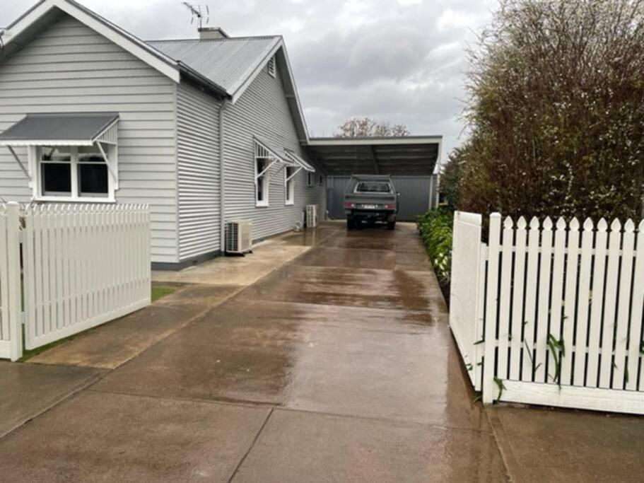 Three-Bedroom House photo 3