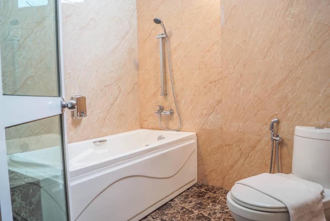 Executive Suite - Photo 4