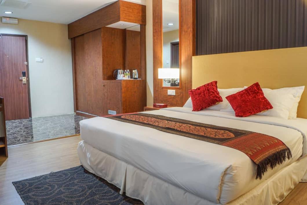 Deluxe King Room - Photo 1