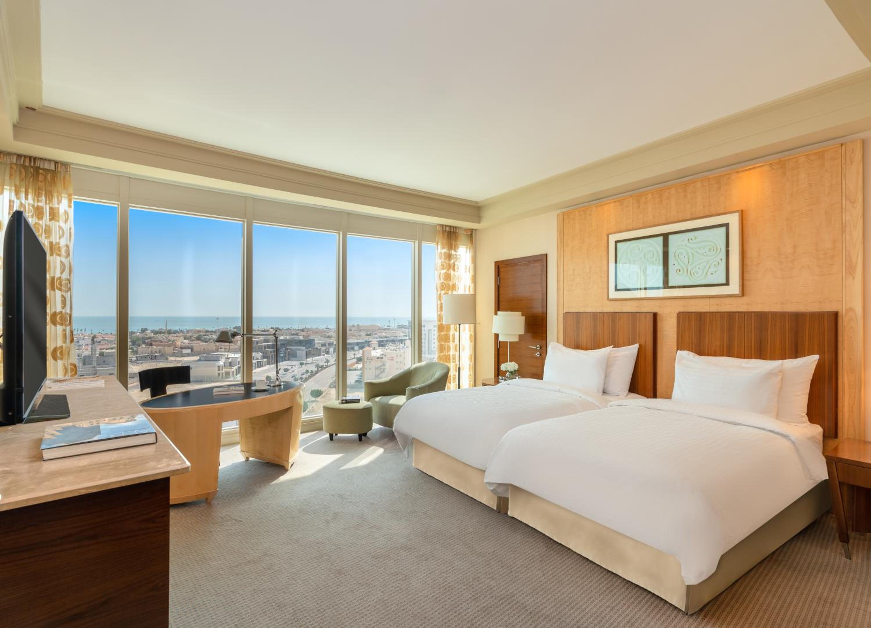 Deluxe Twin Room with Partial Sea View - Photo 3