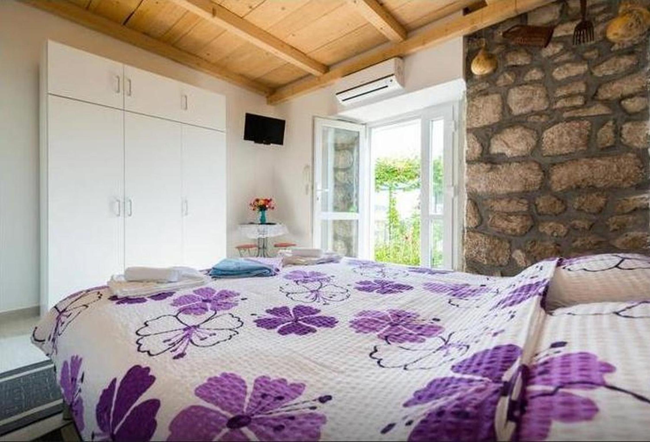Studio Apartment with Sea View and Terrace