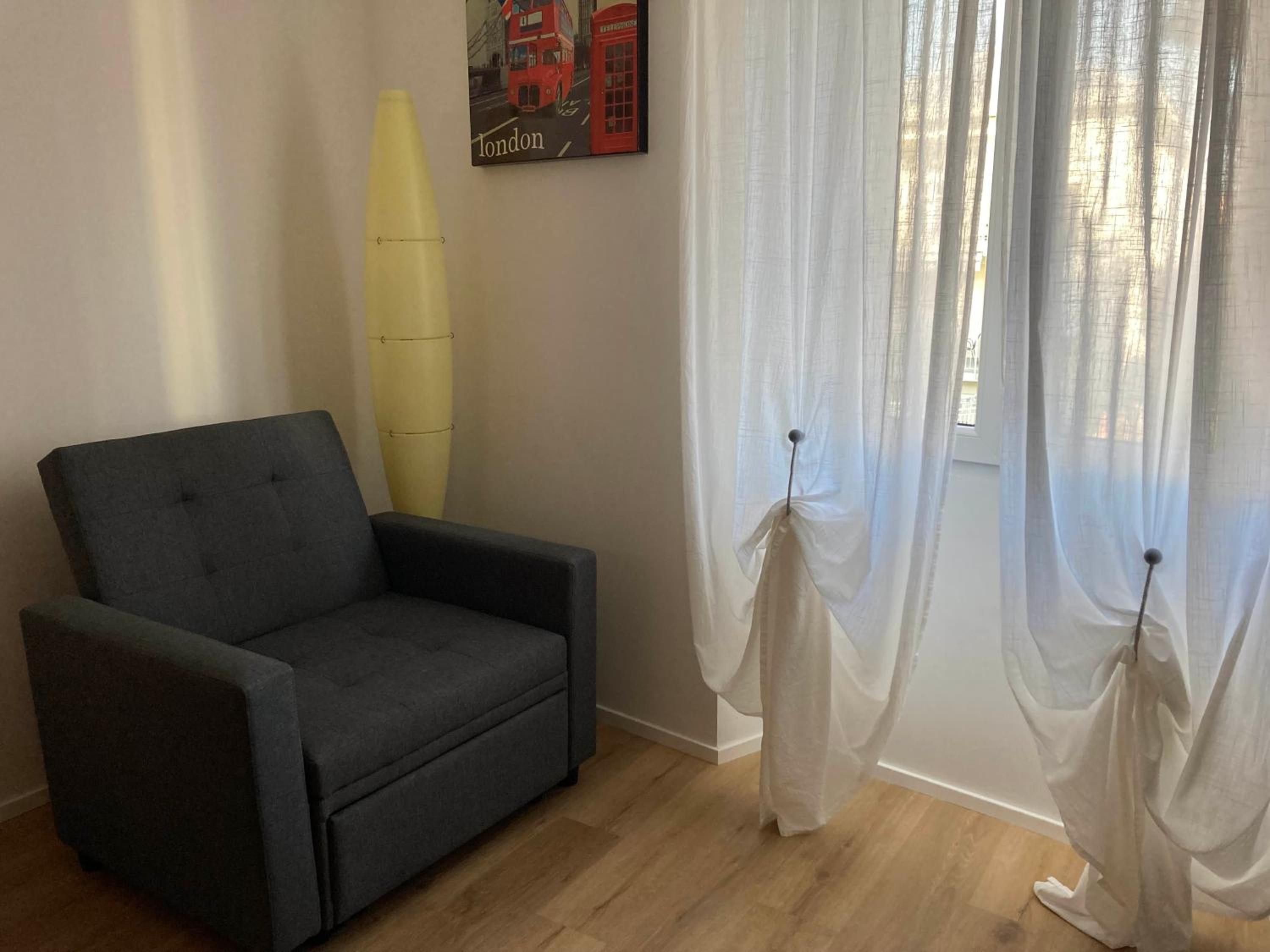 One-Bedroom Apartment photo 1