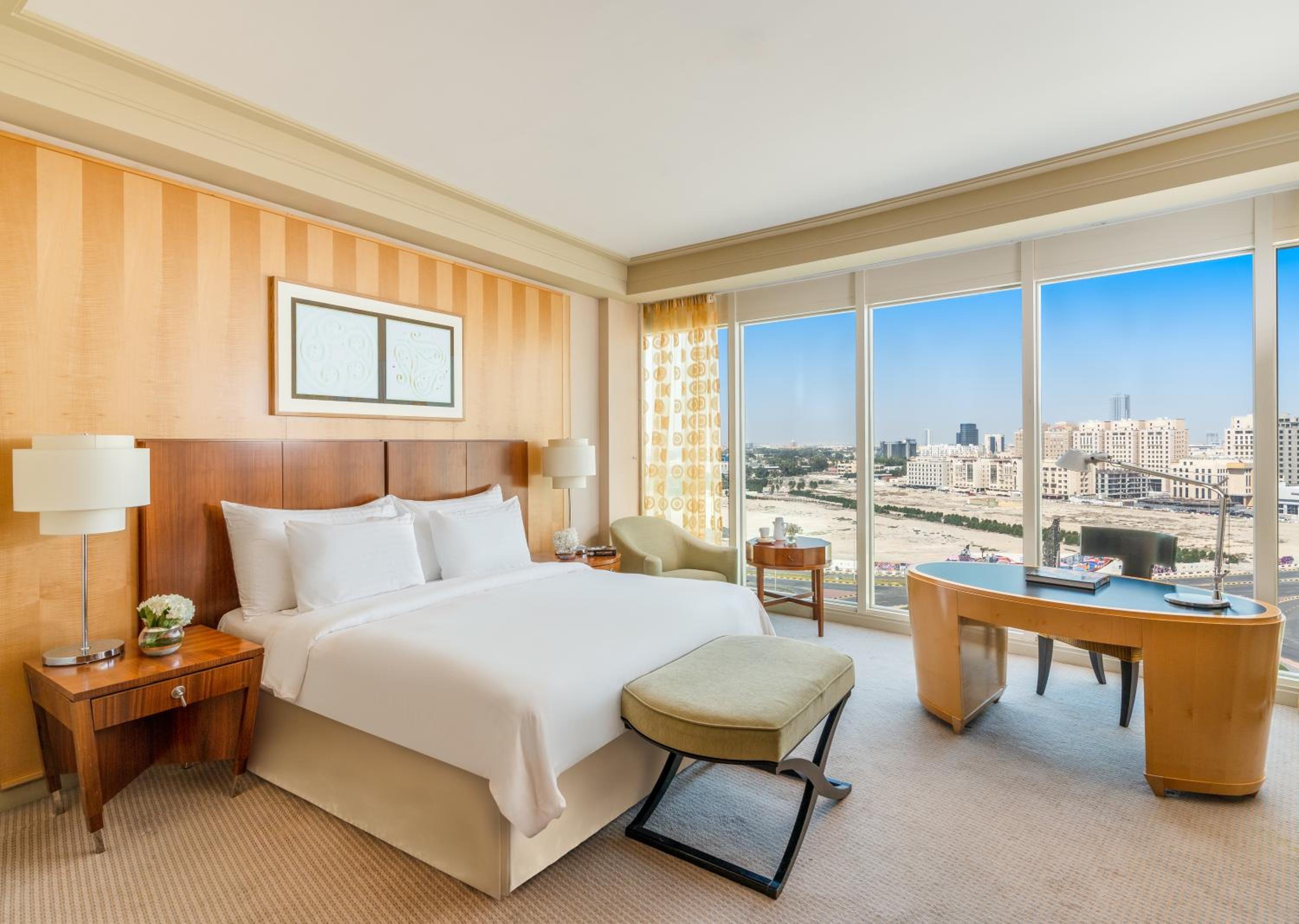Deluxe King Room - Photo 8