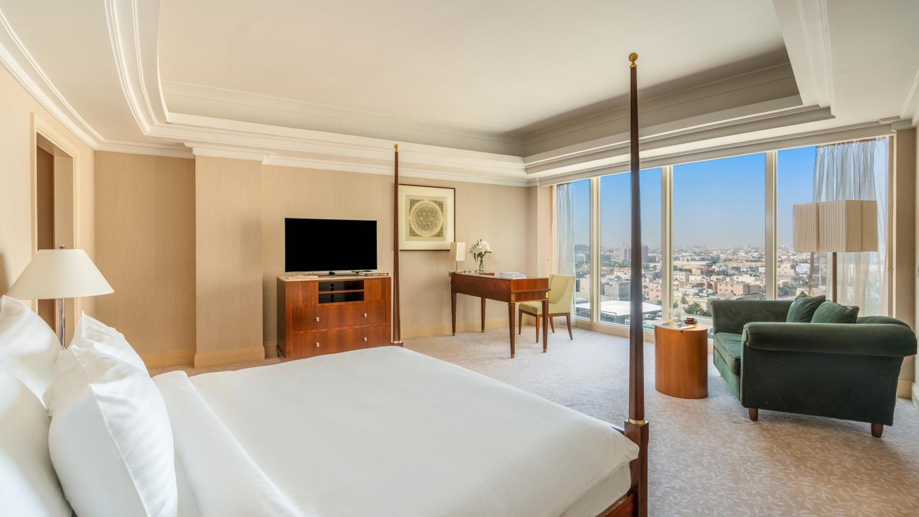 Premium King Room - Photo 3