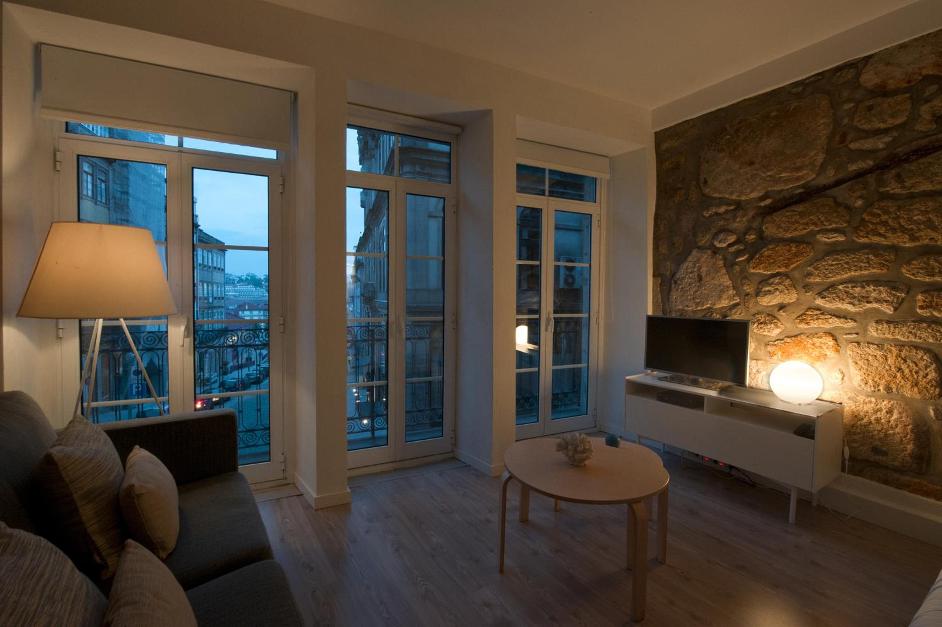 Apartment with Balcony 3 - Photo 8