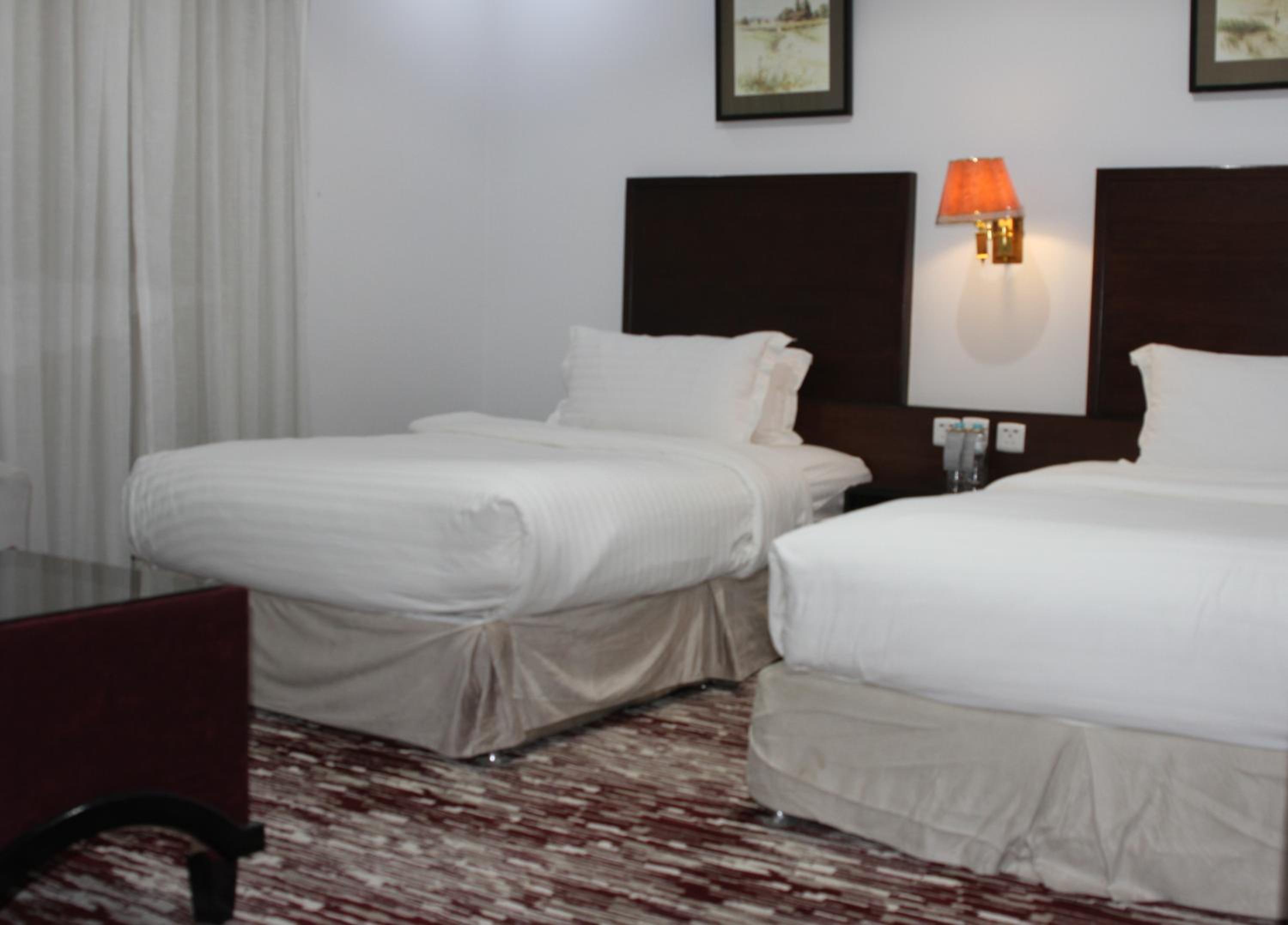 Budget Twin Room - Photo 4