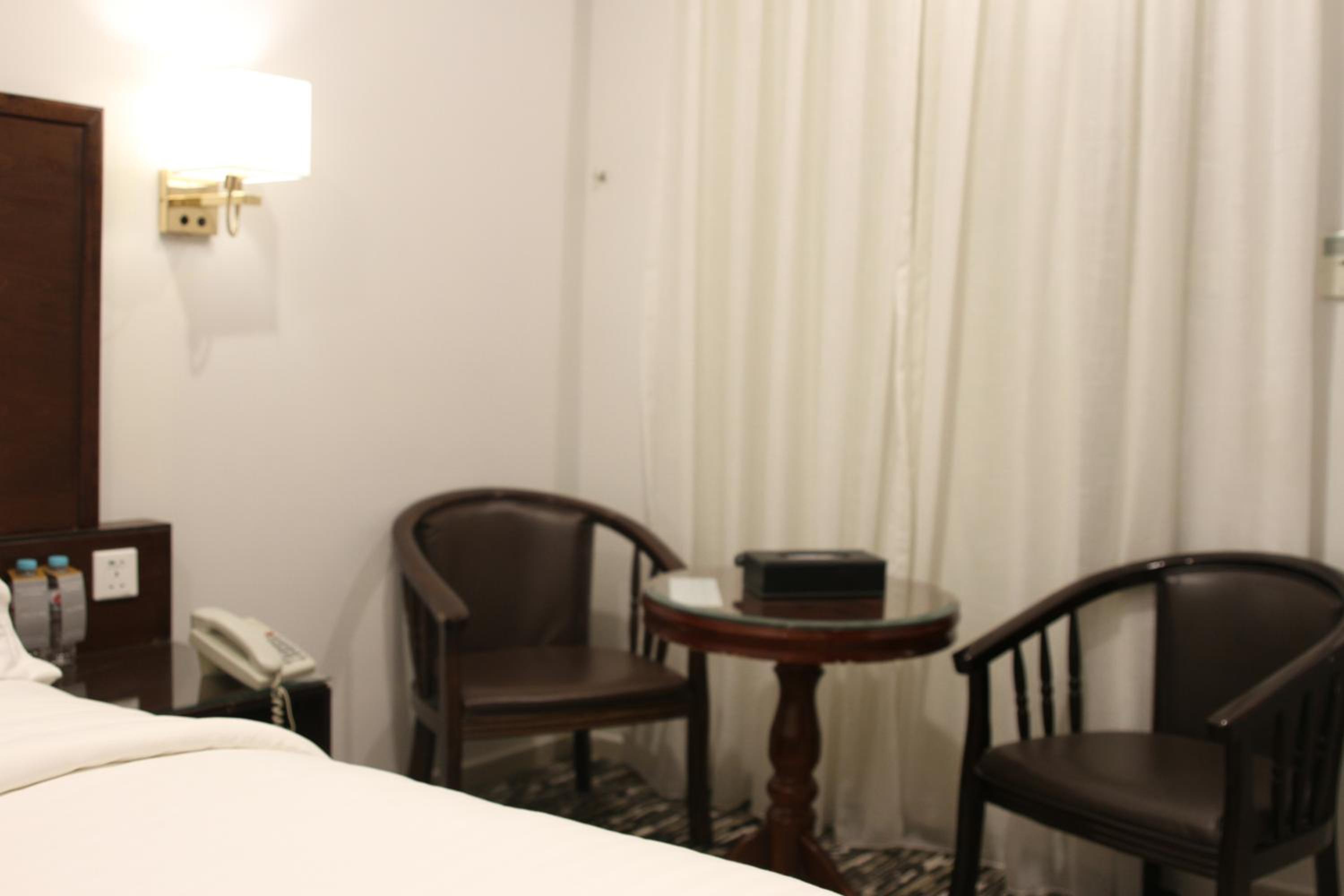 Small Double Room - Photo 1