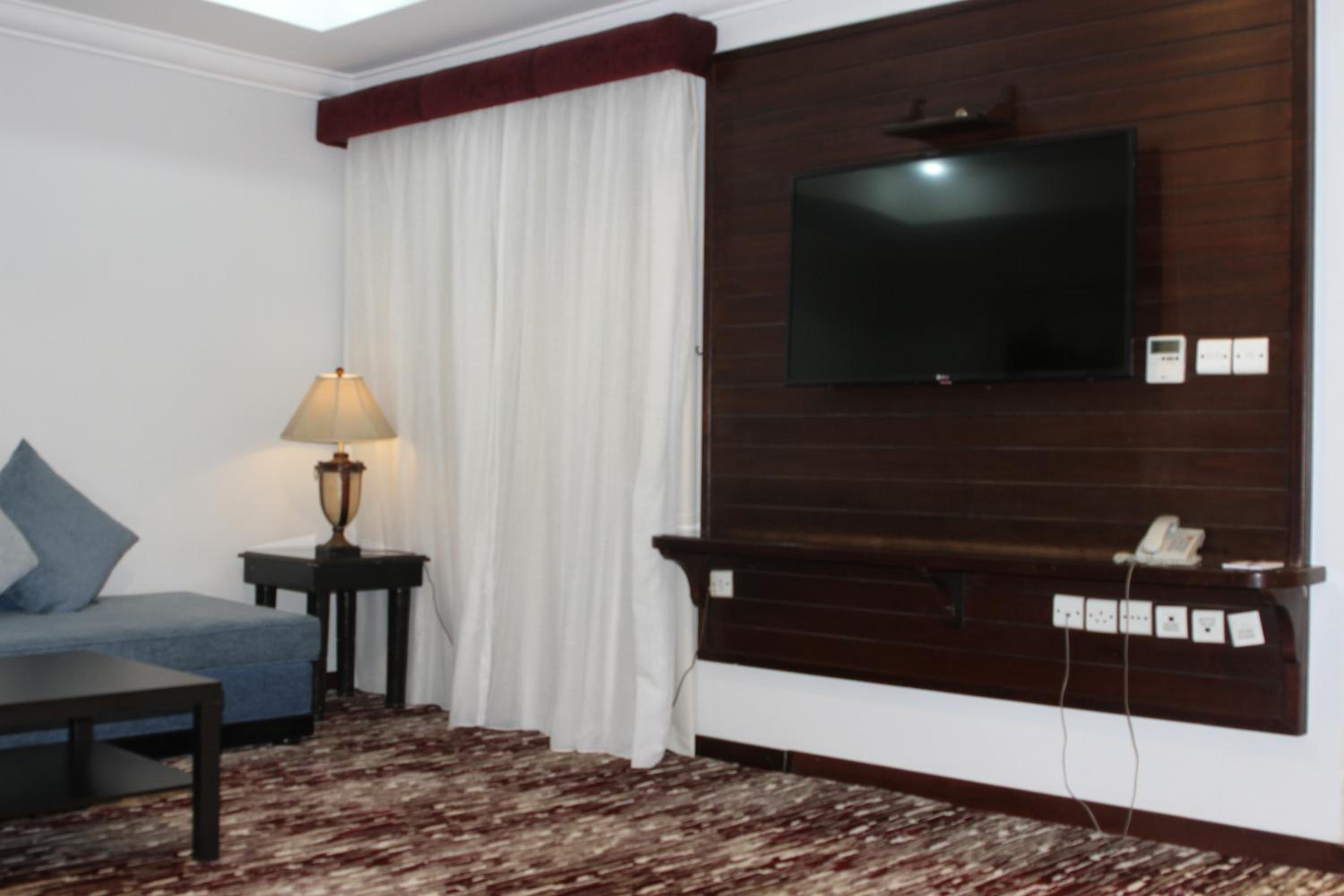 Two-Room Apartment - Photo 2