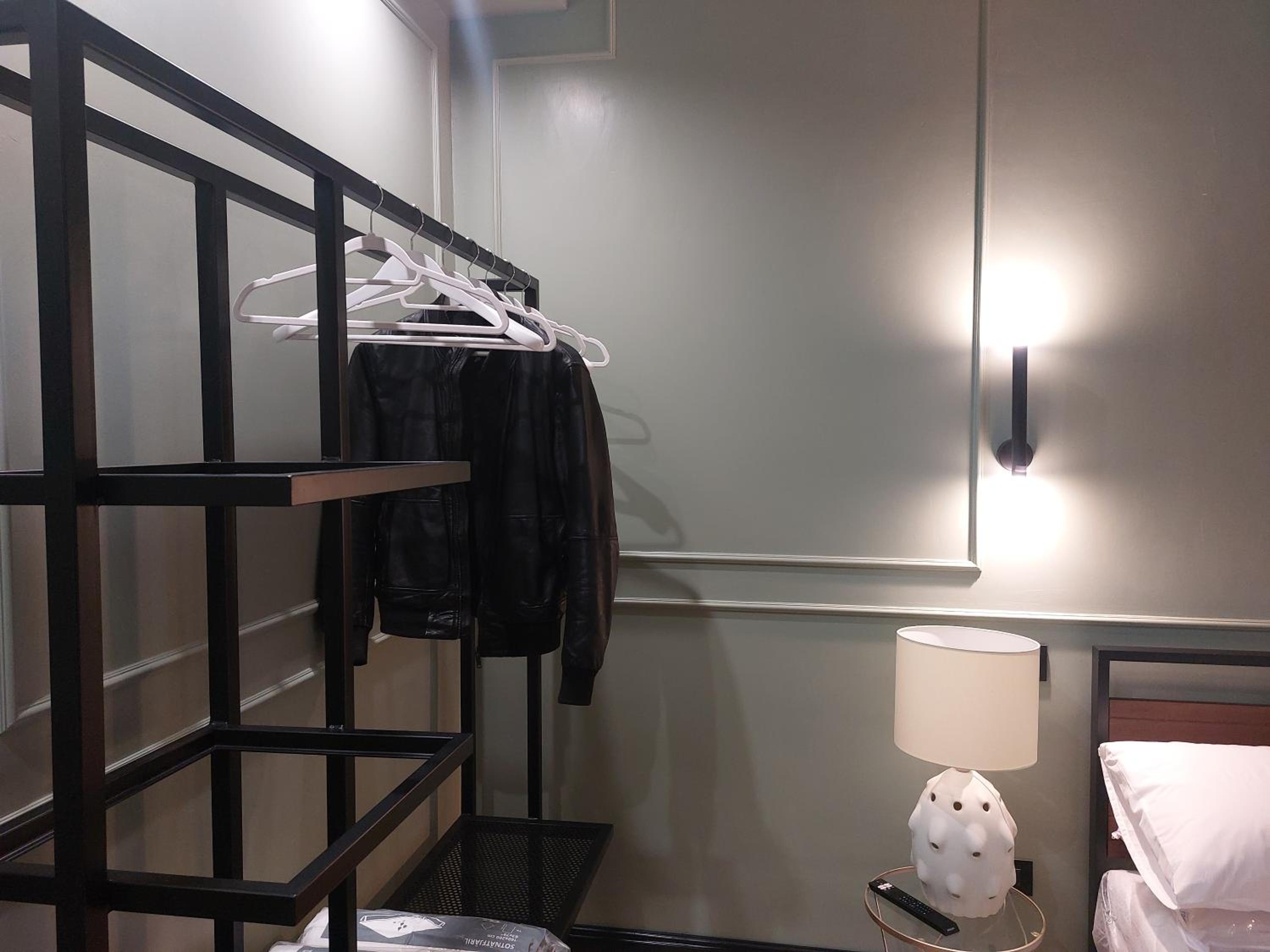 Double Room with Private Bathroom - Photo 29