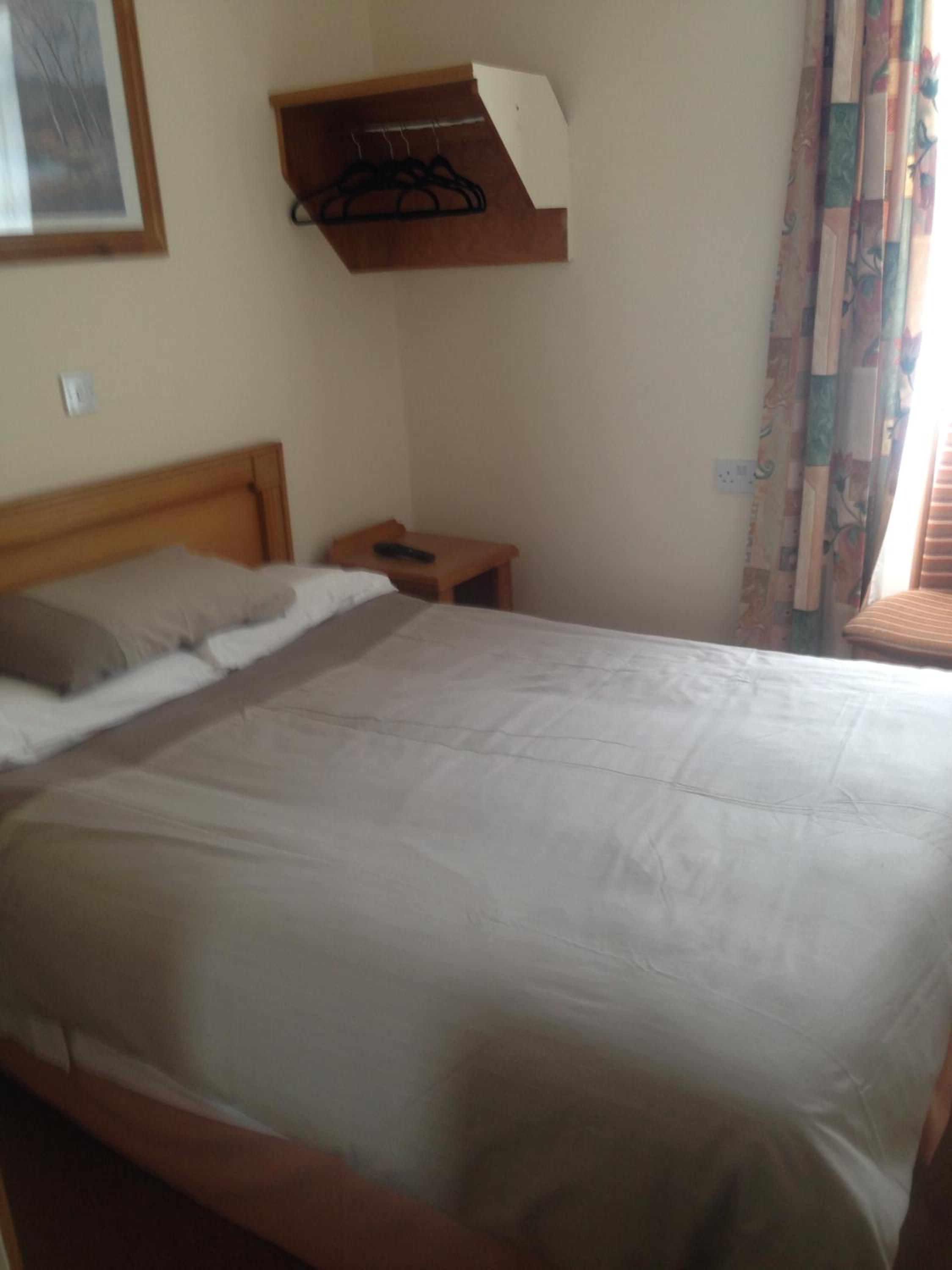 Double Room with Private Bathroom - Photo 6