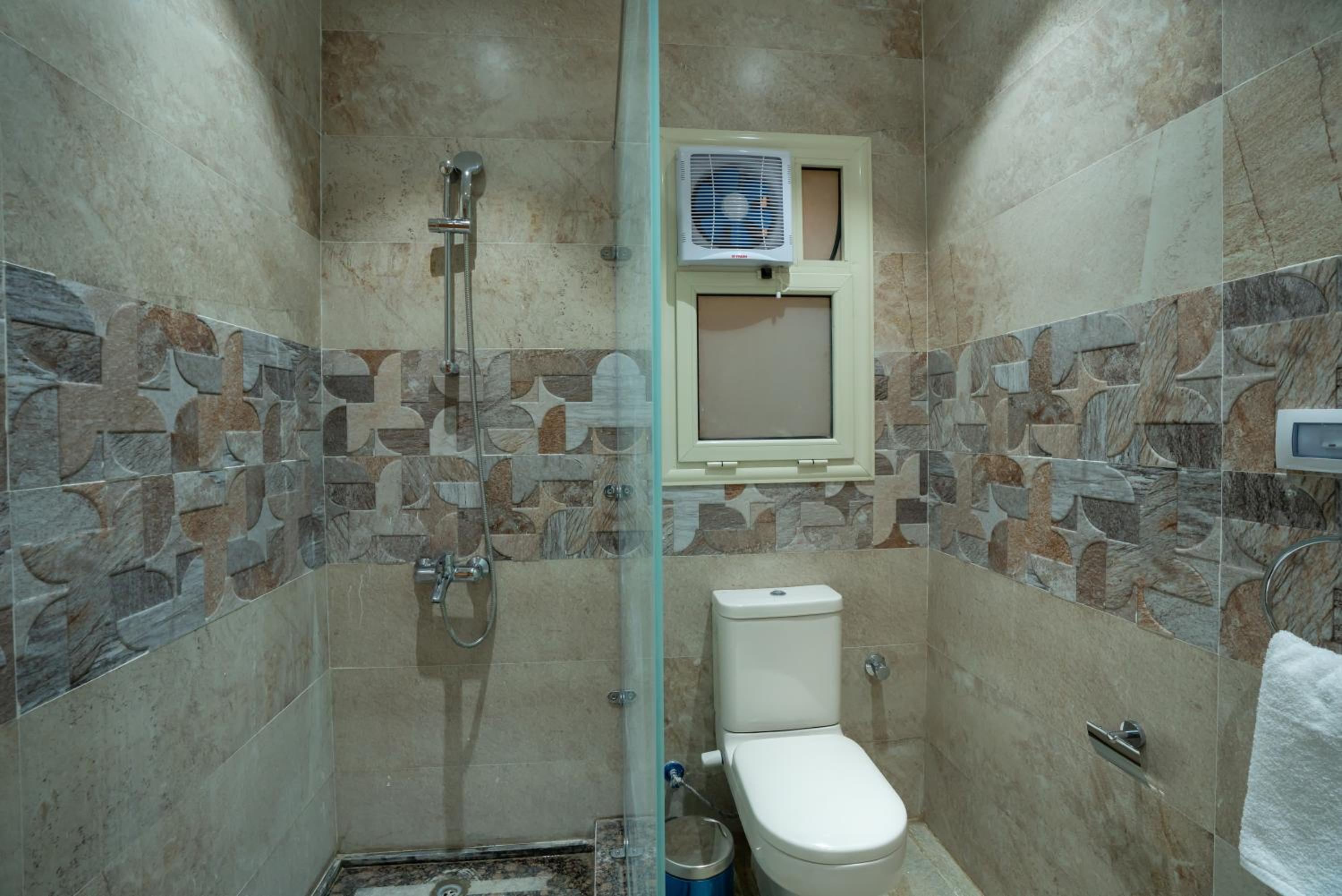Standard Twin Room With City View - Photo 4