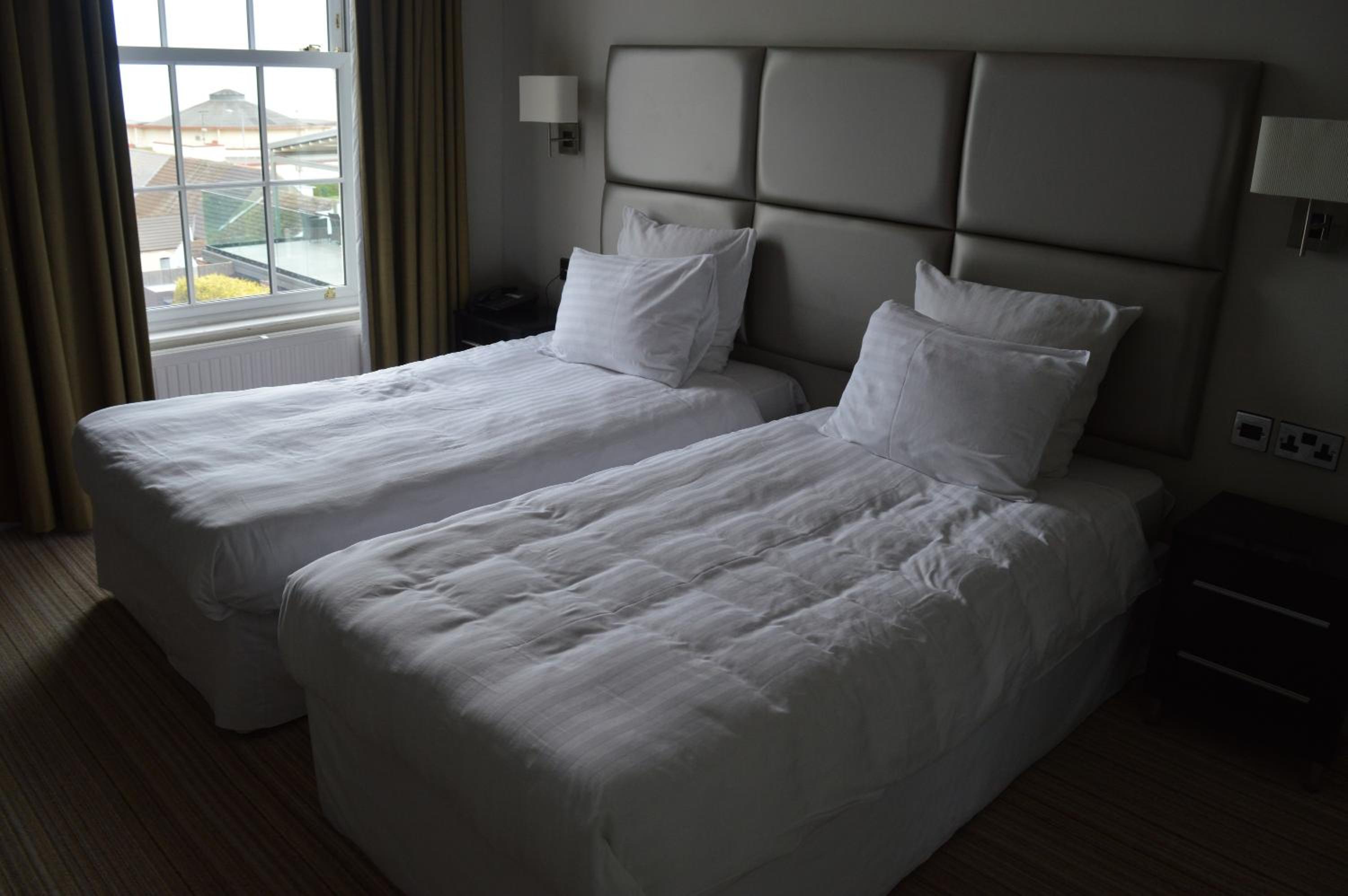 Twin Room - Photo 3