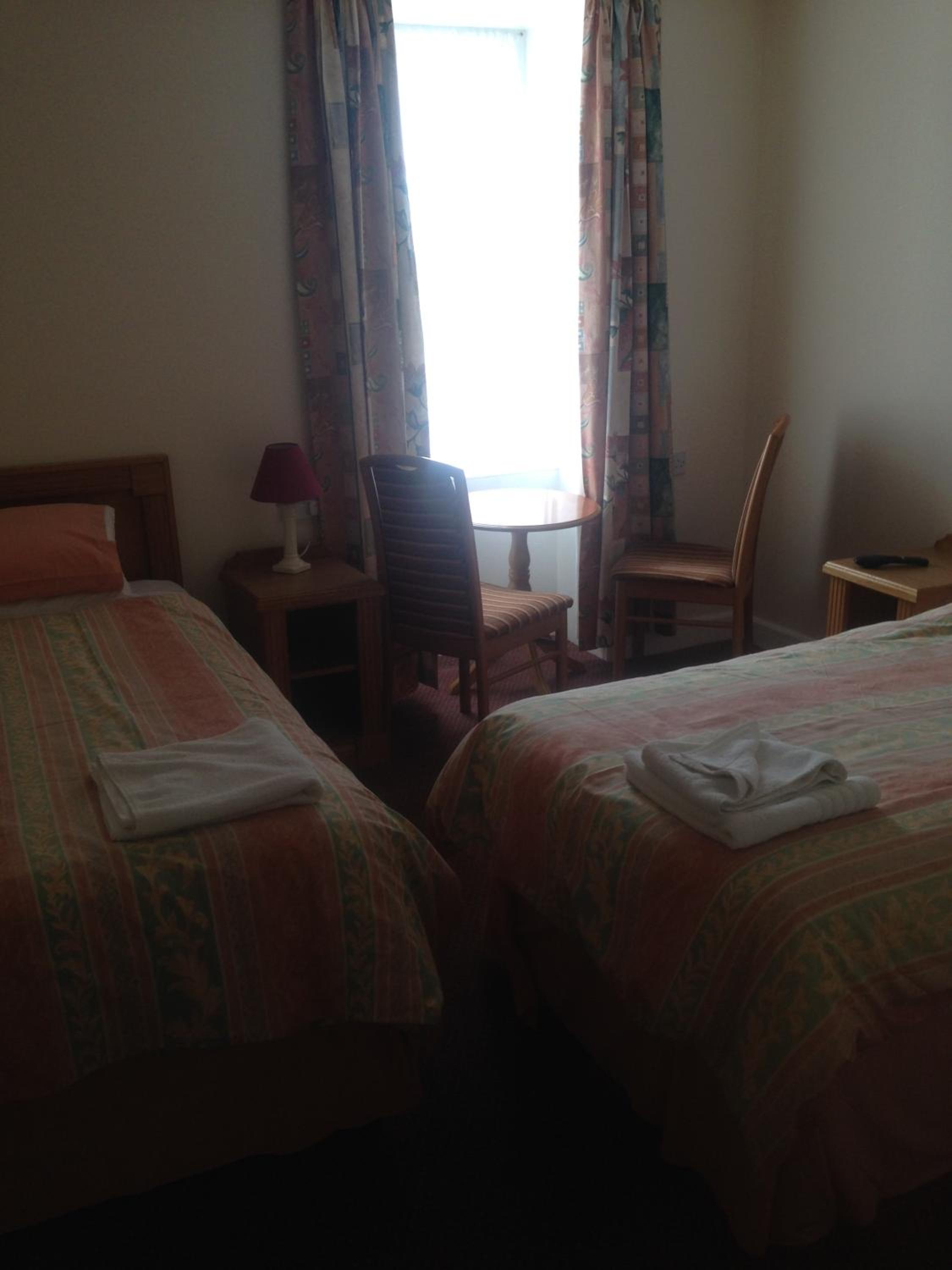 Twin Room with Private Bathroom photo 1