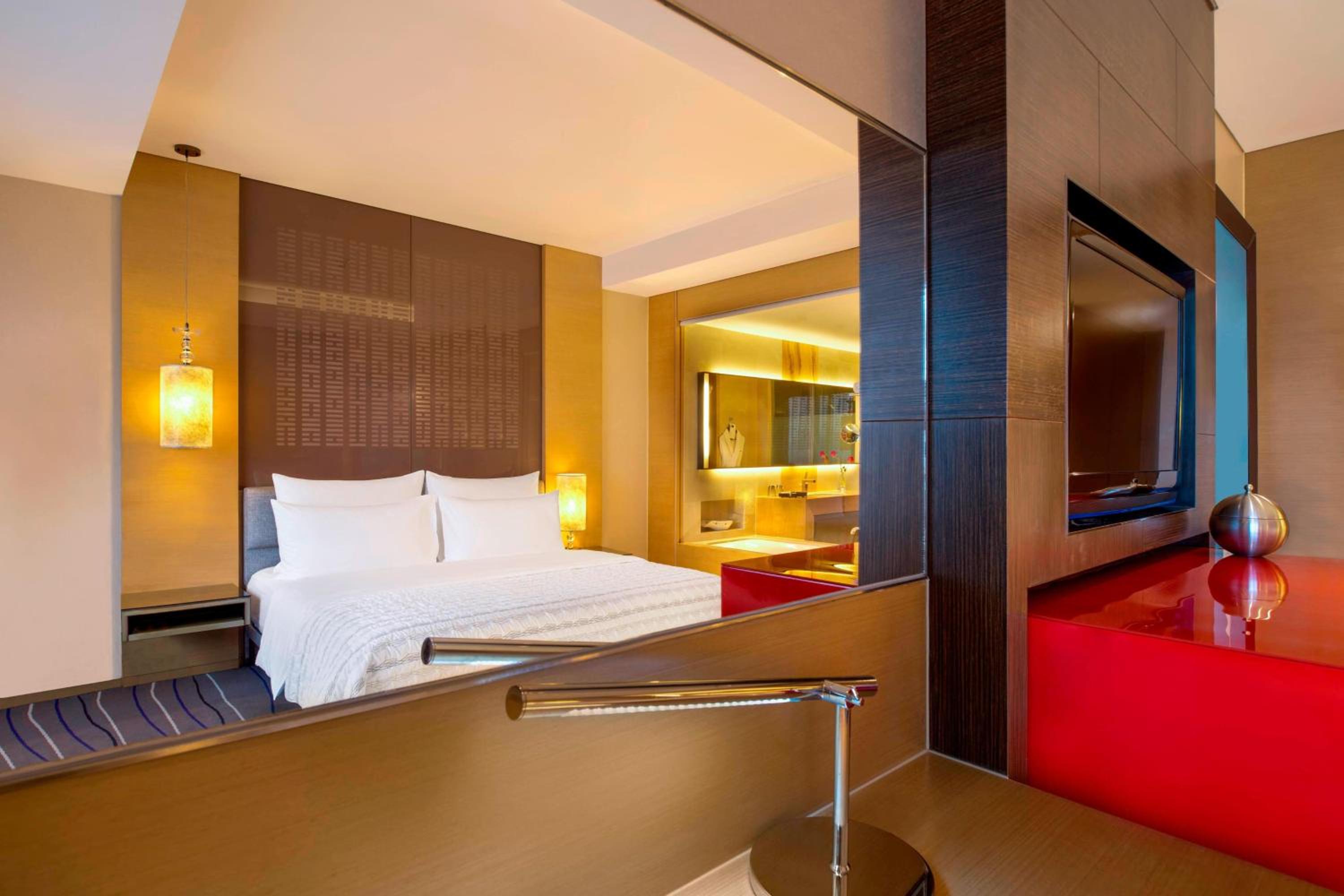 Classic King Room with City View - Photo 1