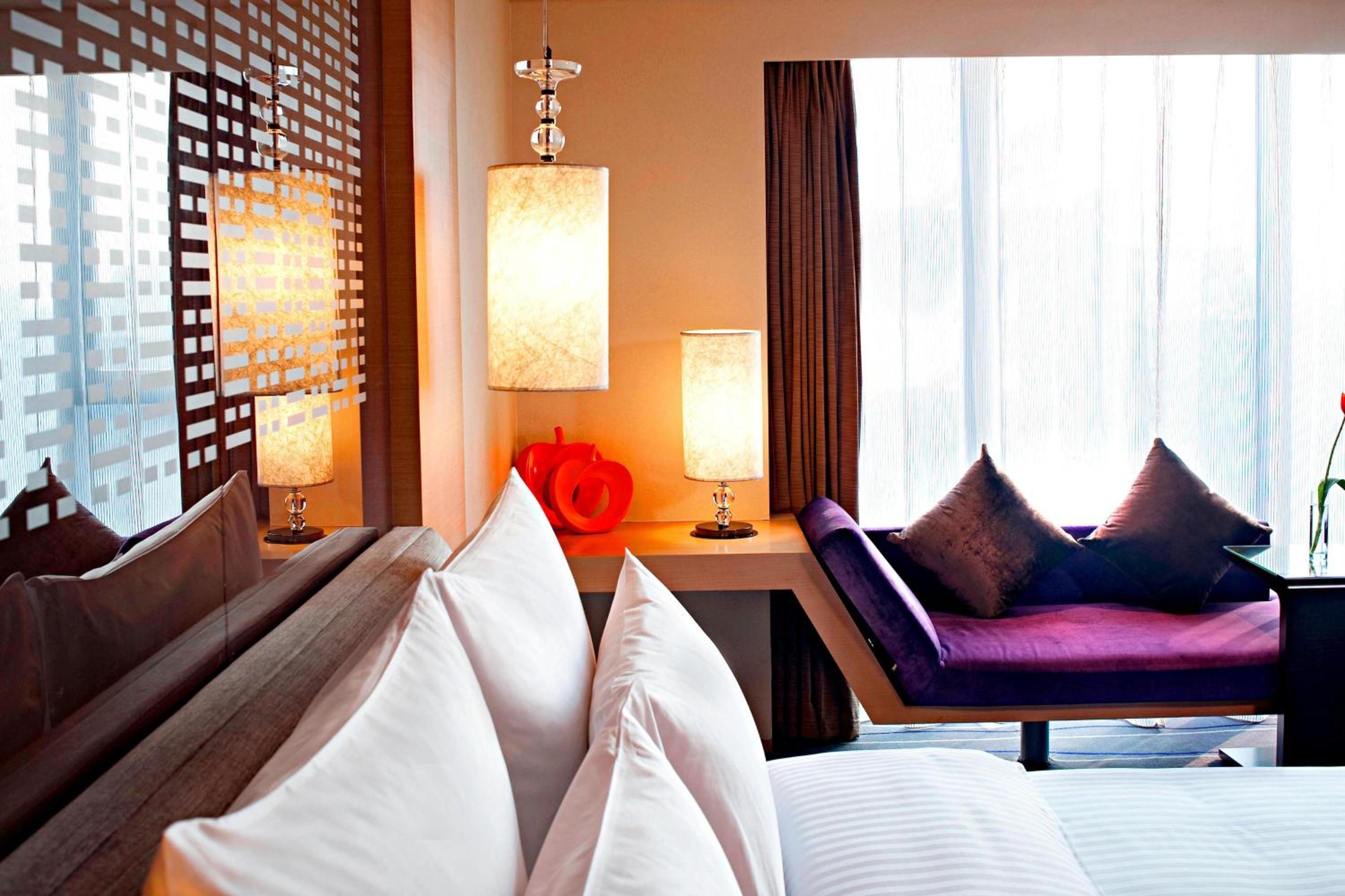 Classic King Room with City View - Photo 2