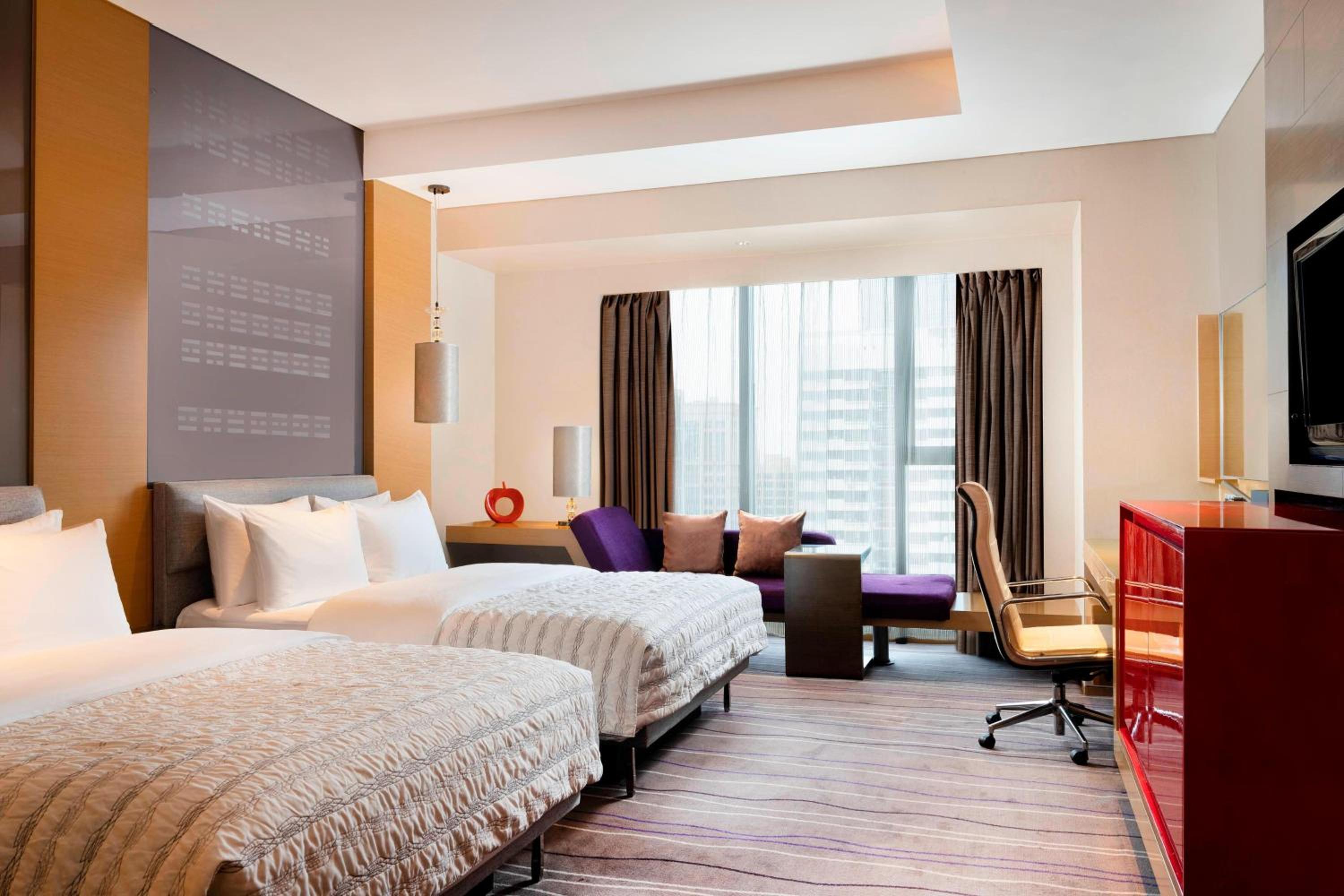 Classic Twin Room with City View - Photo 1