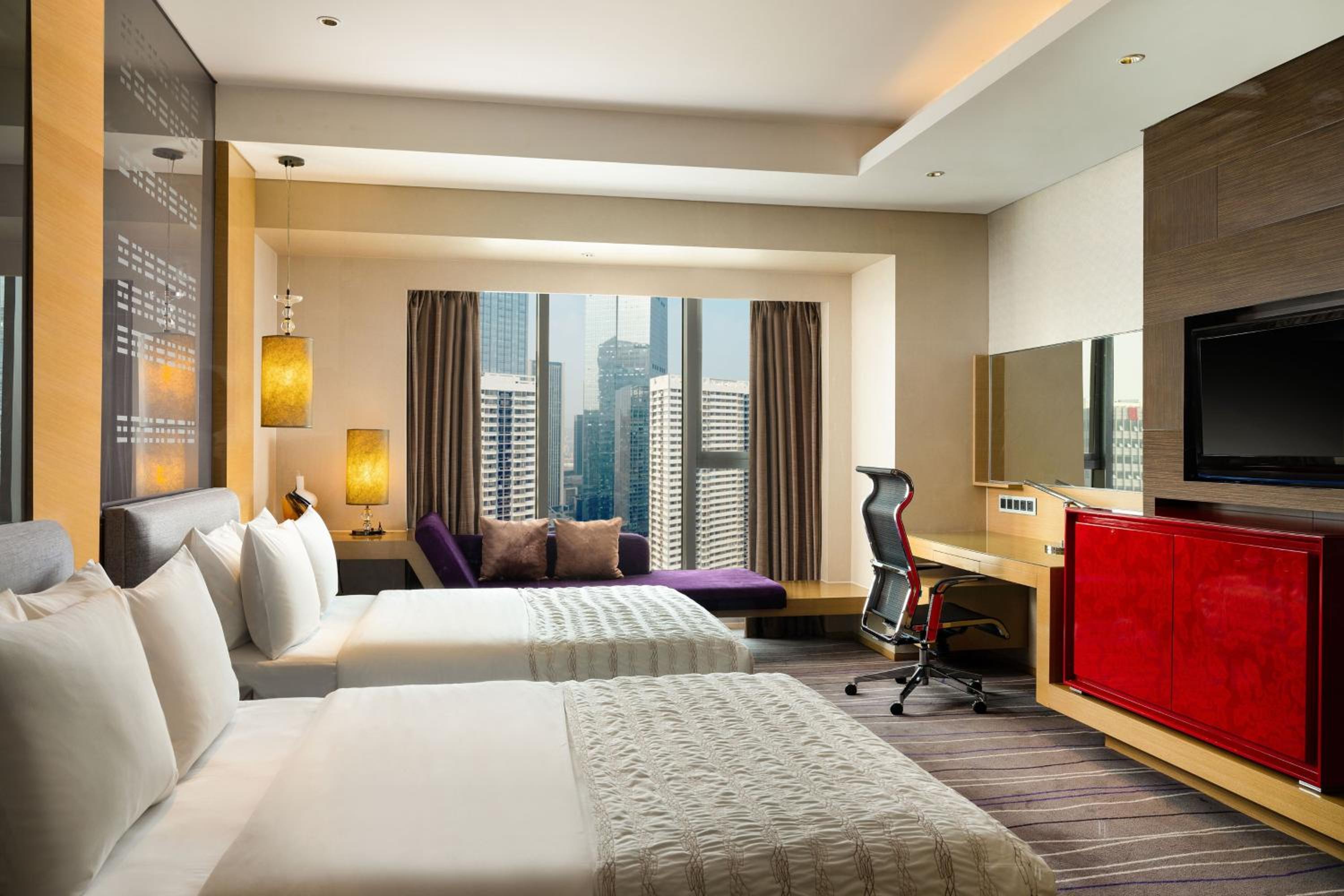 Club Twin Room with City View and Lounge Access