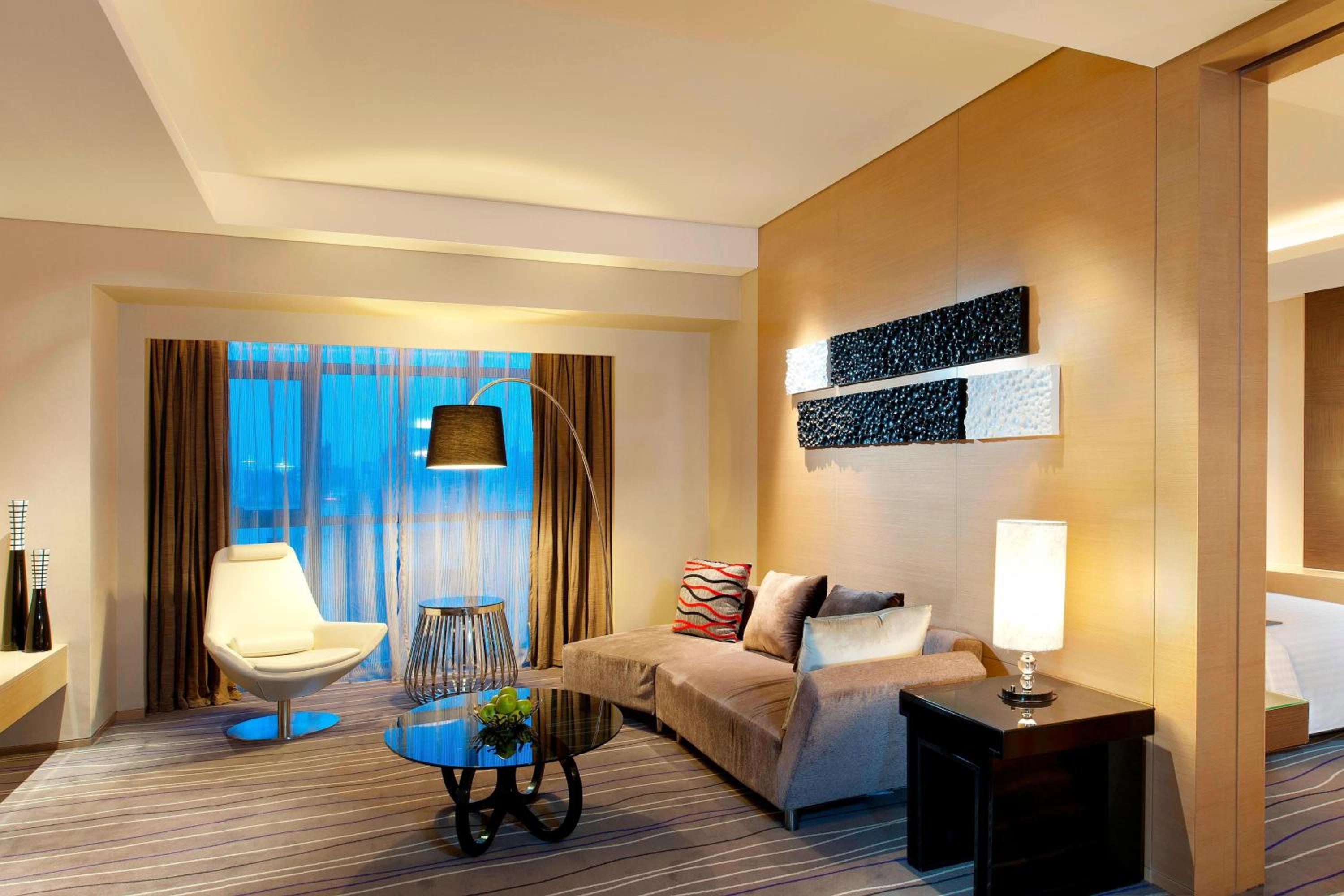 One-Bedroom Junior Suite with Club Lounge Access - Photo 1