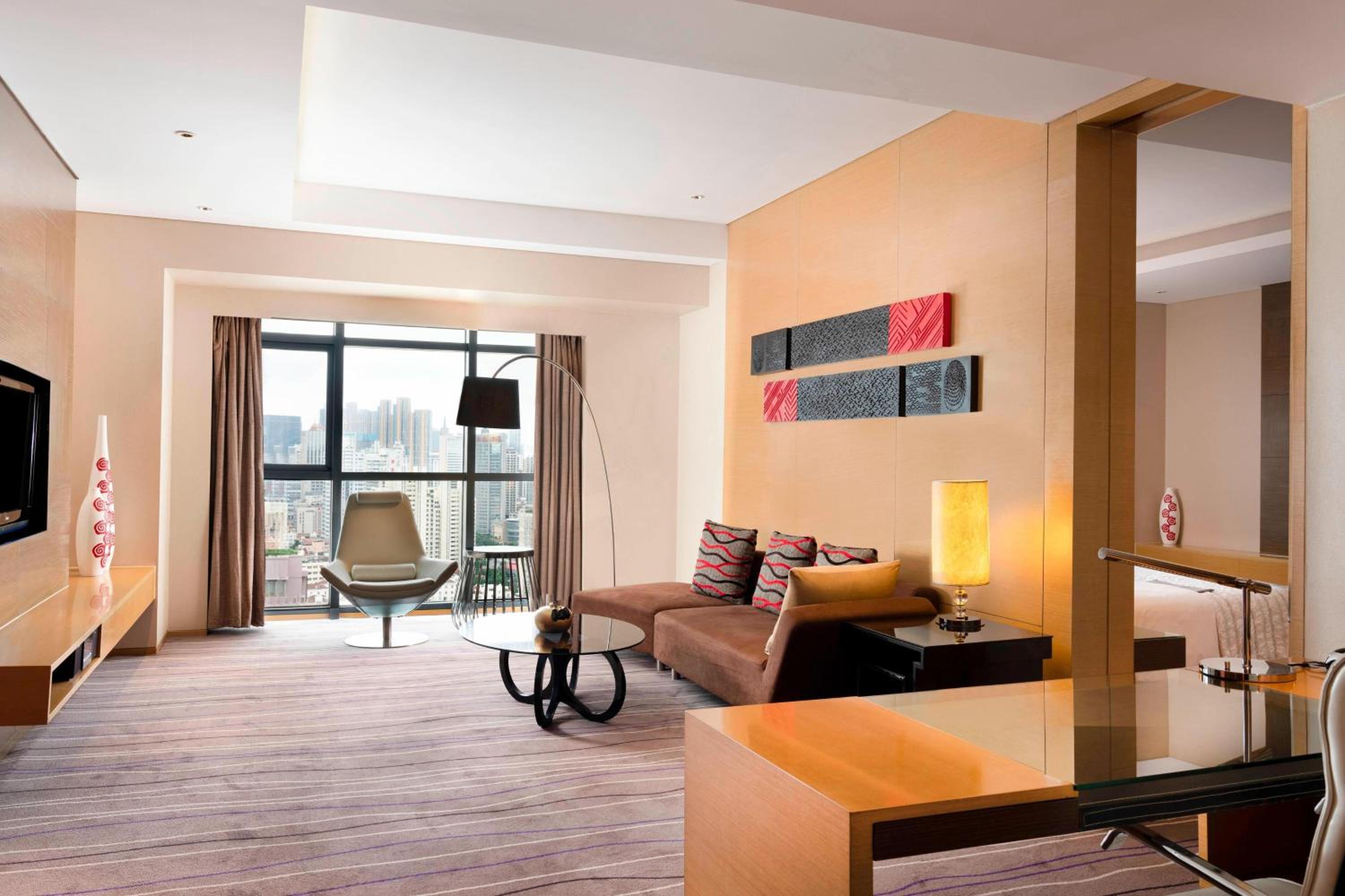 One-Bedroom Junior Suite with Club Lounge Access - Photo 6