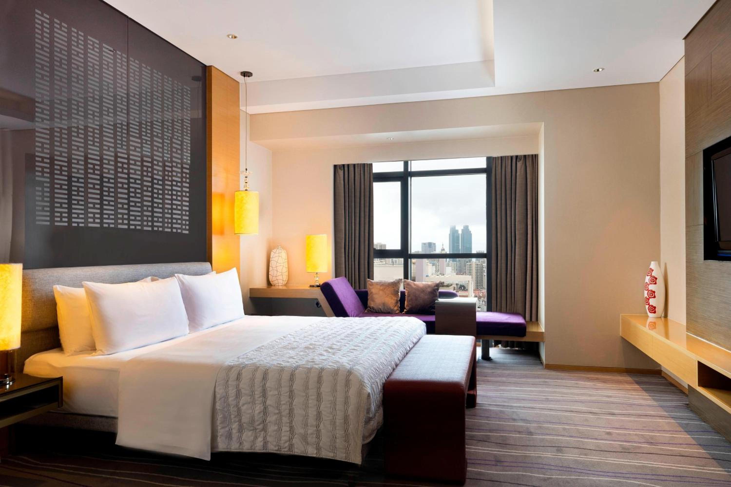 One-Bedroom Junior Suite with Club Lounge Access - Photo 4
