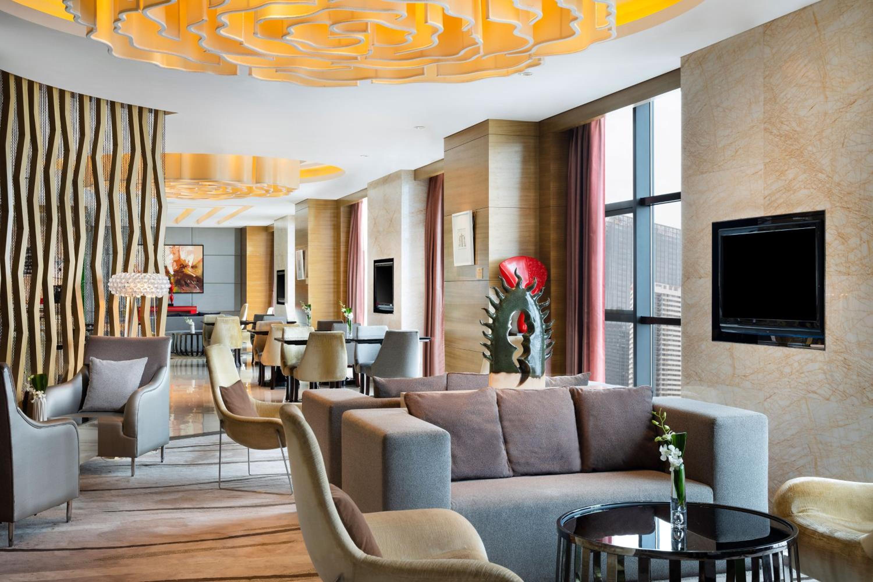 One-Bedroom Junior Suite with Club Lounge Access - Photo 3