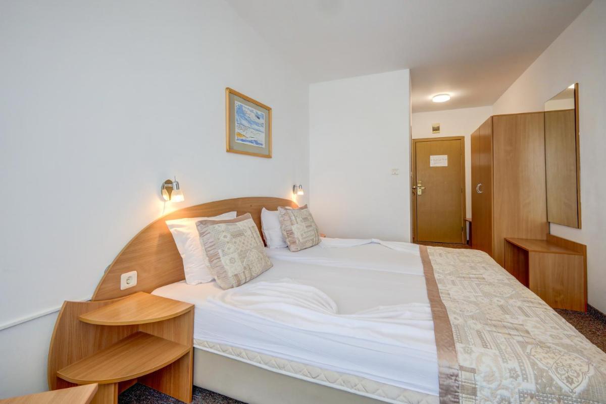Double Room with Free Private Parking photo 1