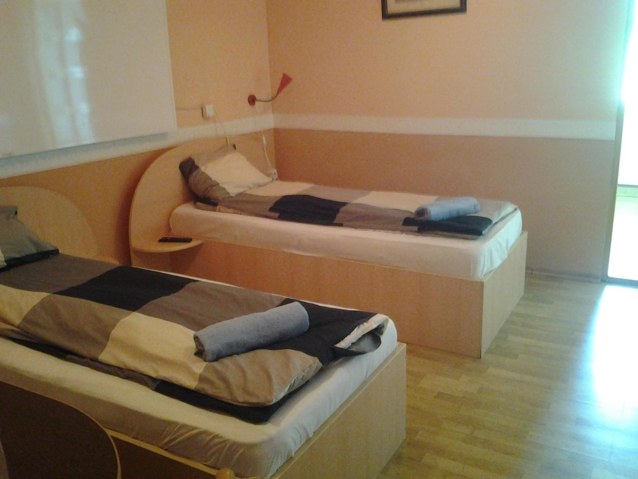 Twin Room - Photo 9