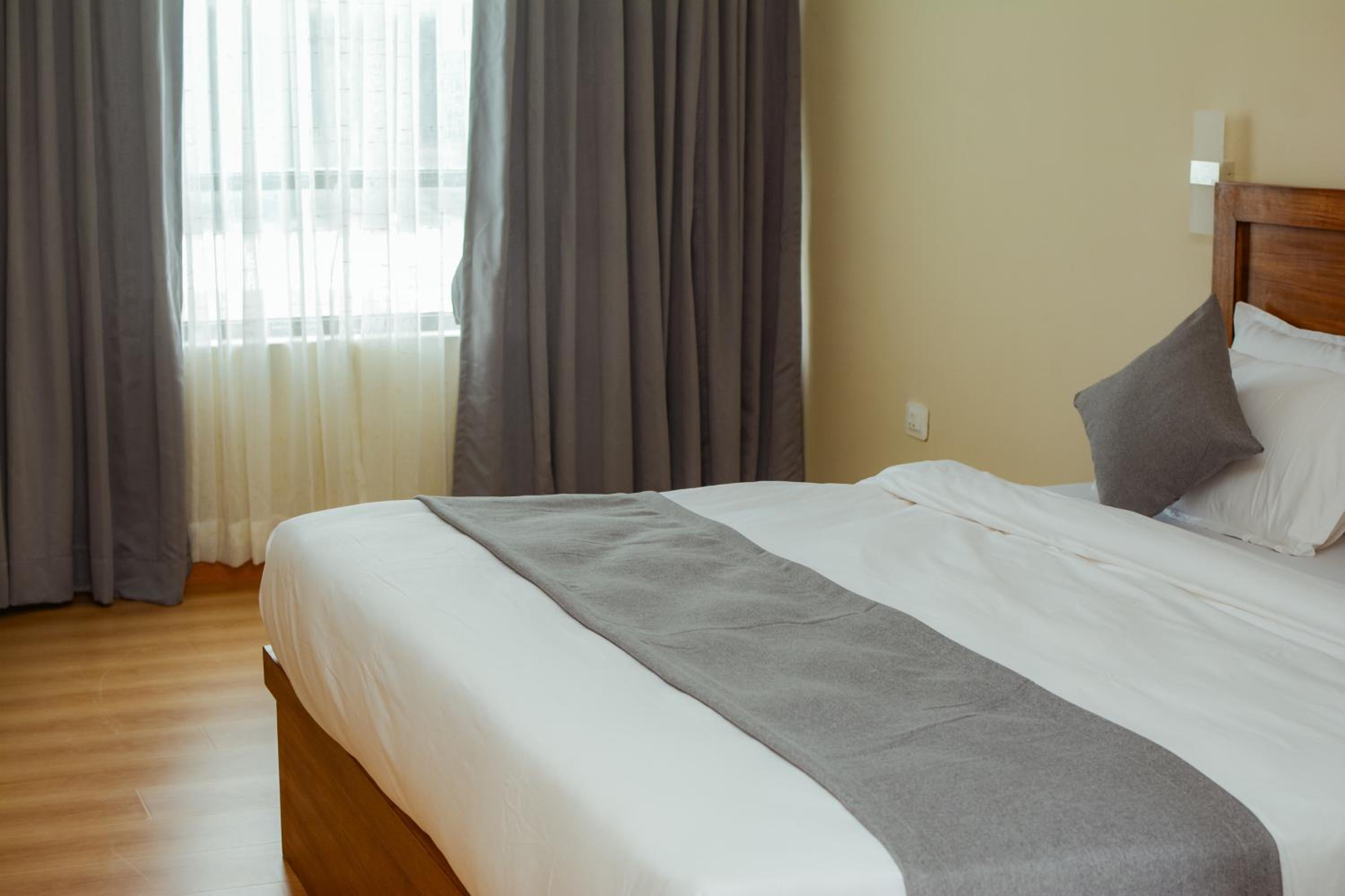 Deluxe Queen Room - Photo 1