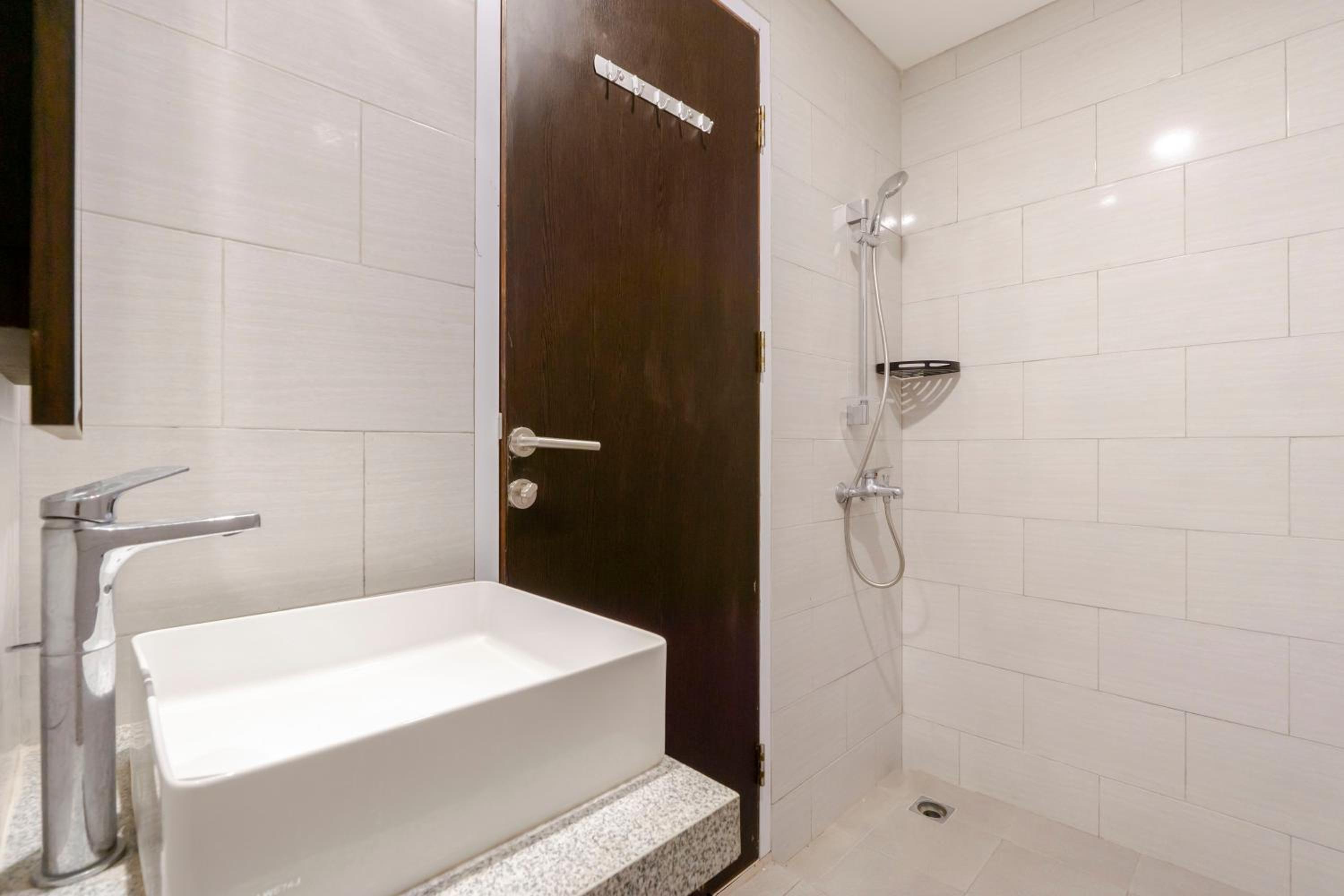 Deluxe Double Room - Photo 9
