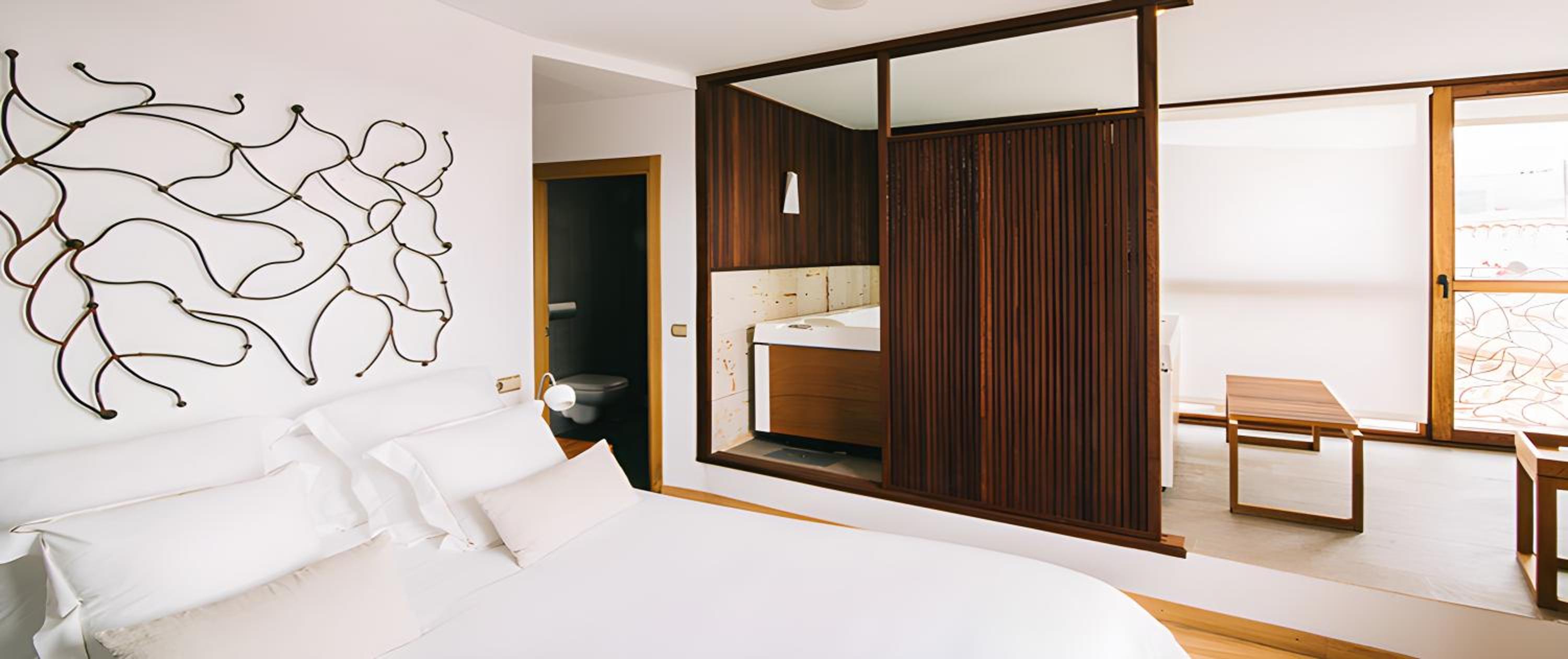 Double Room with Spa Bath photo 2