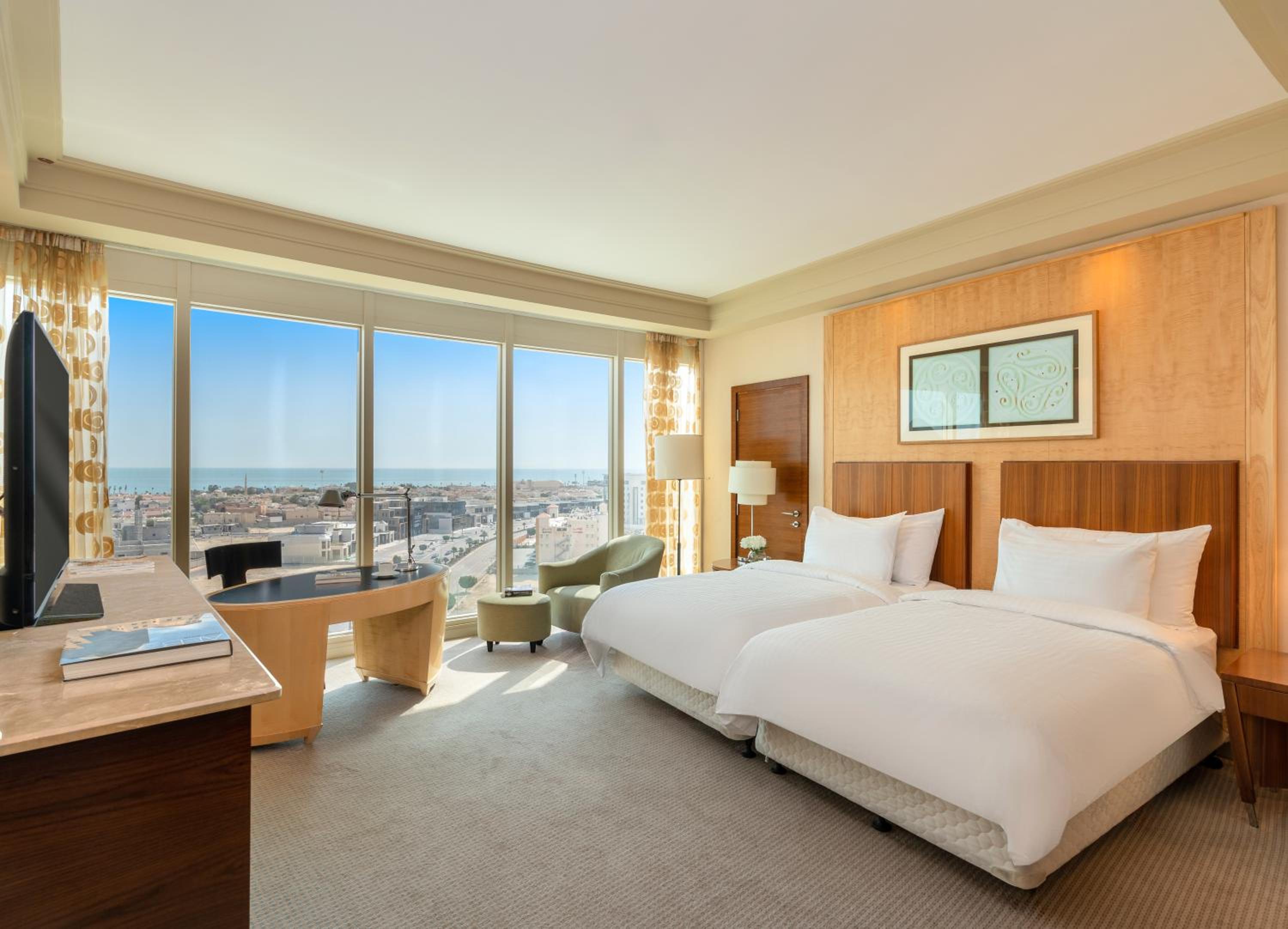 Deluxe Twin Room with Partial Sea View - Photo 5