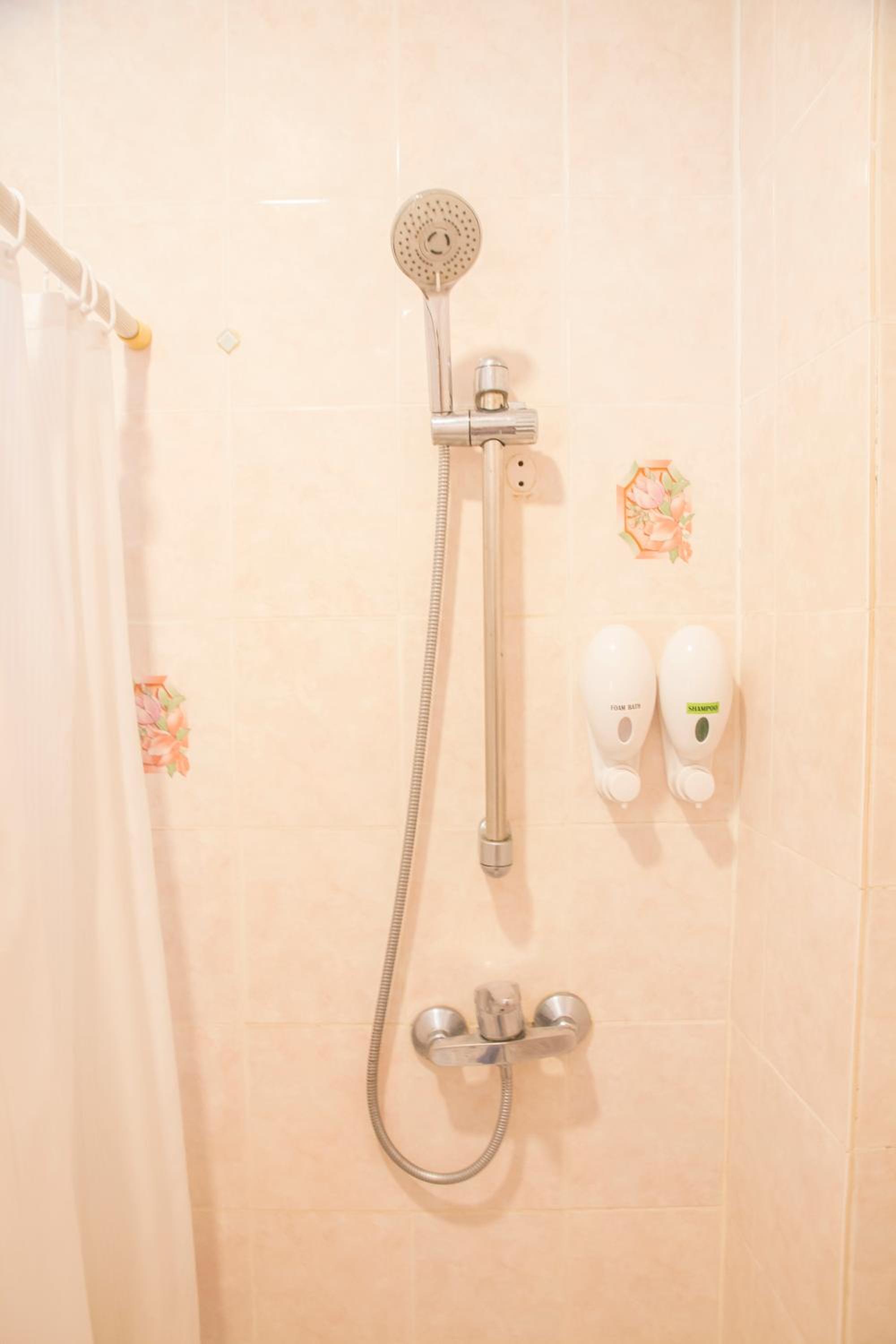 Standard Double Room - Photo 8