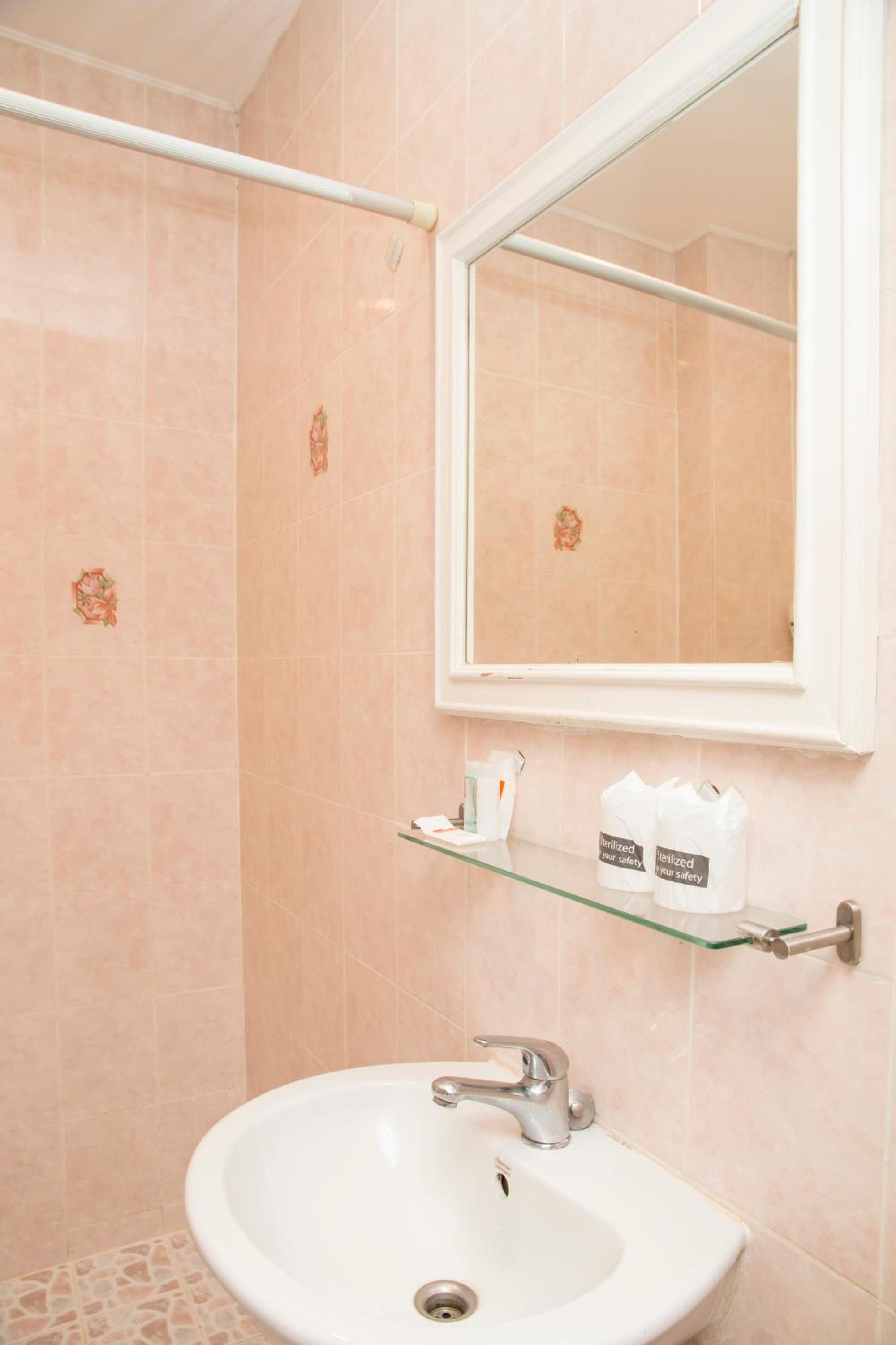 Standard Double Room - Photo 7