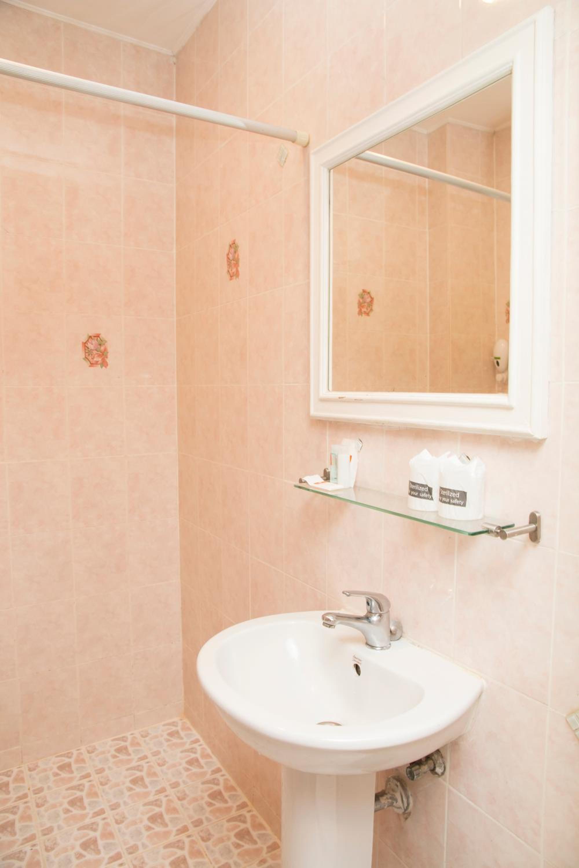 Standard Double Room - Photo 17