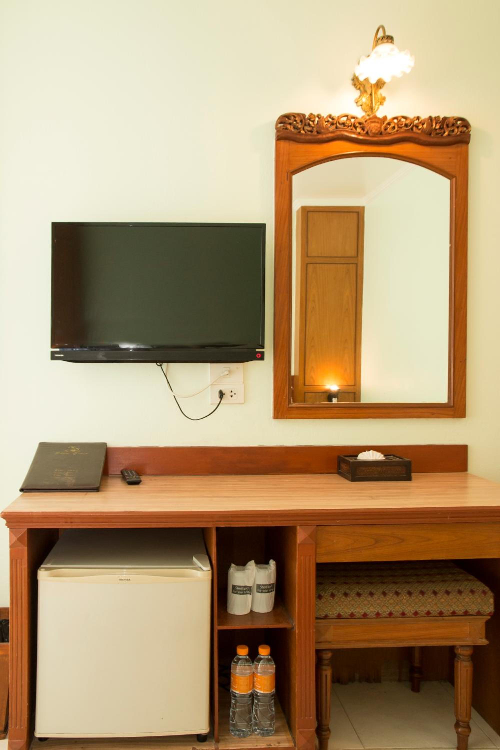 Standard Double Room - Photo 13