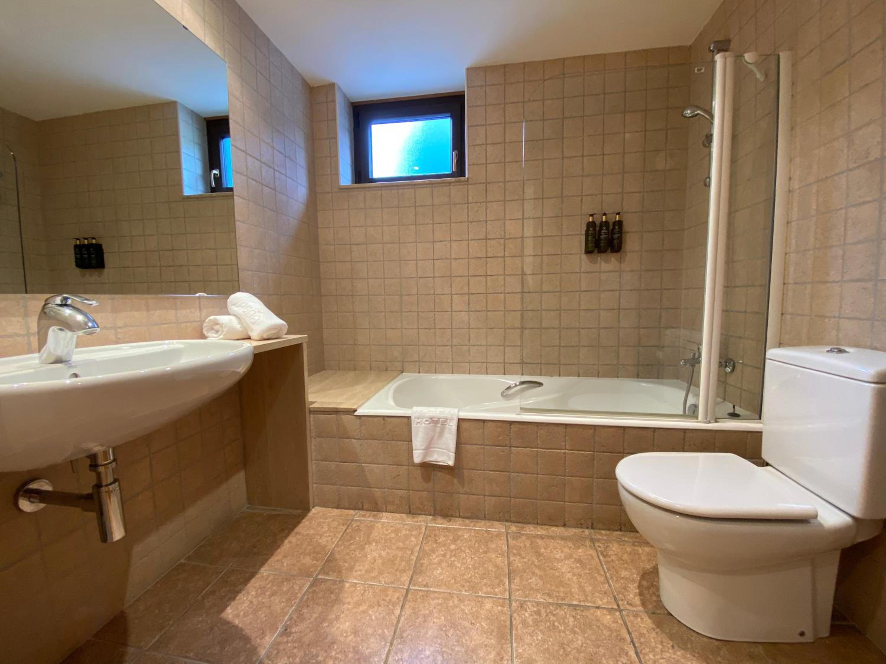 Double Room with Extra Bed photo 3