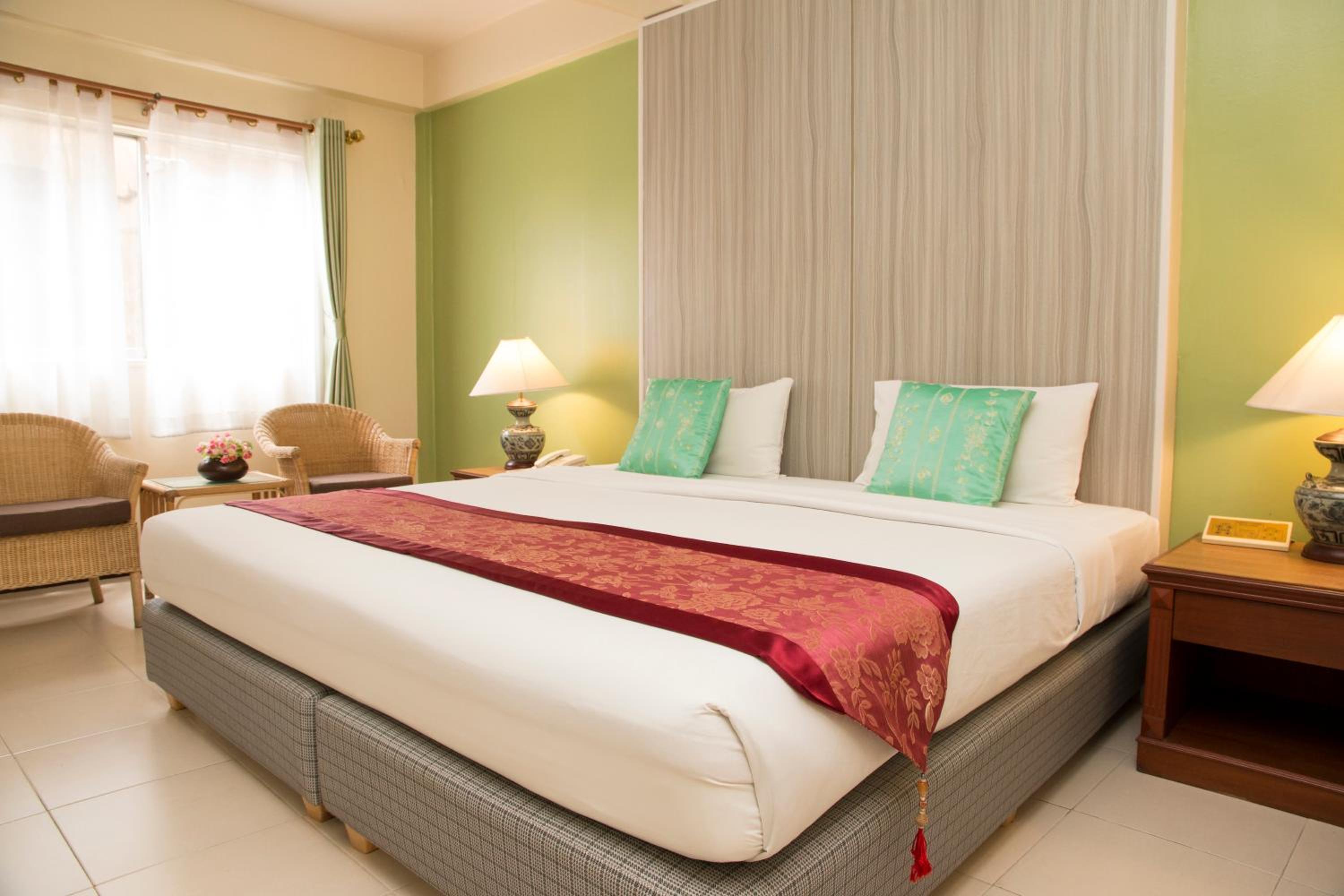 Deluxe Double Room - Photo 21